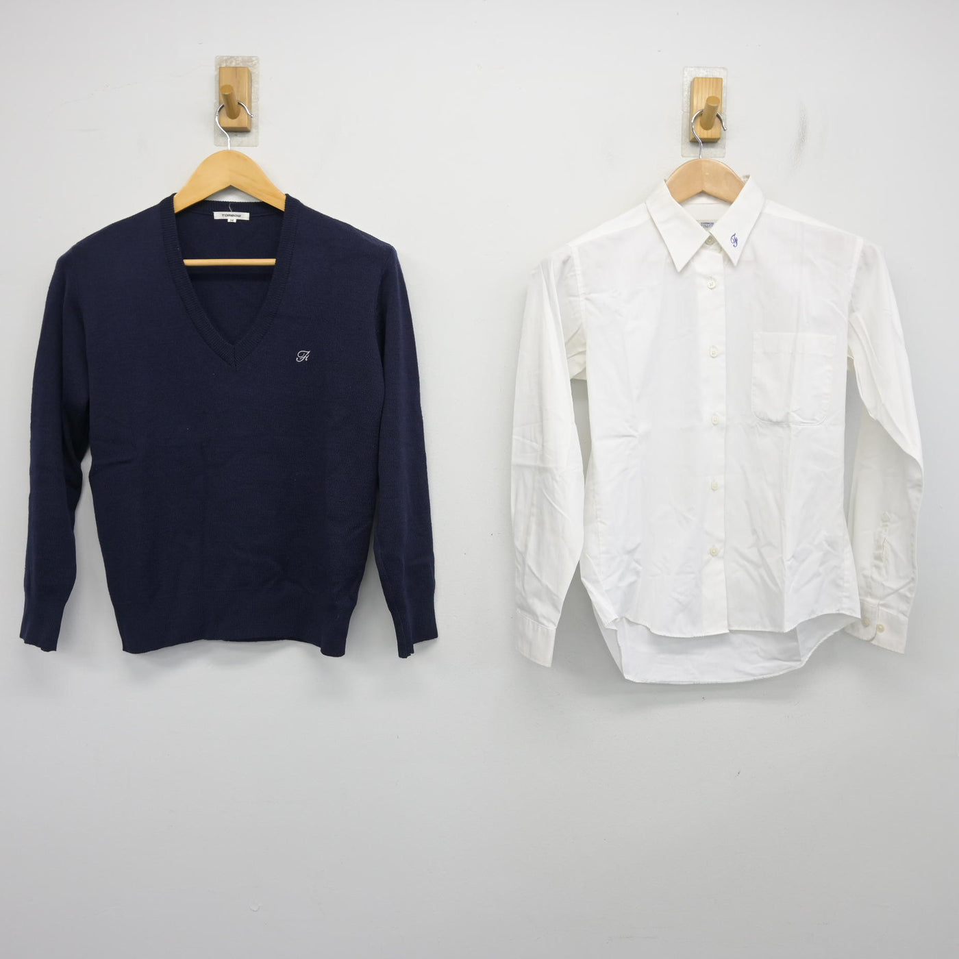 【中古】福岡県 二日市中学校 女子制服 2点 (ニット・シャツ) sf103473