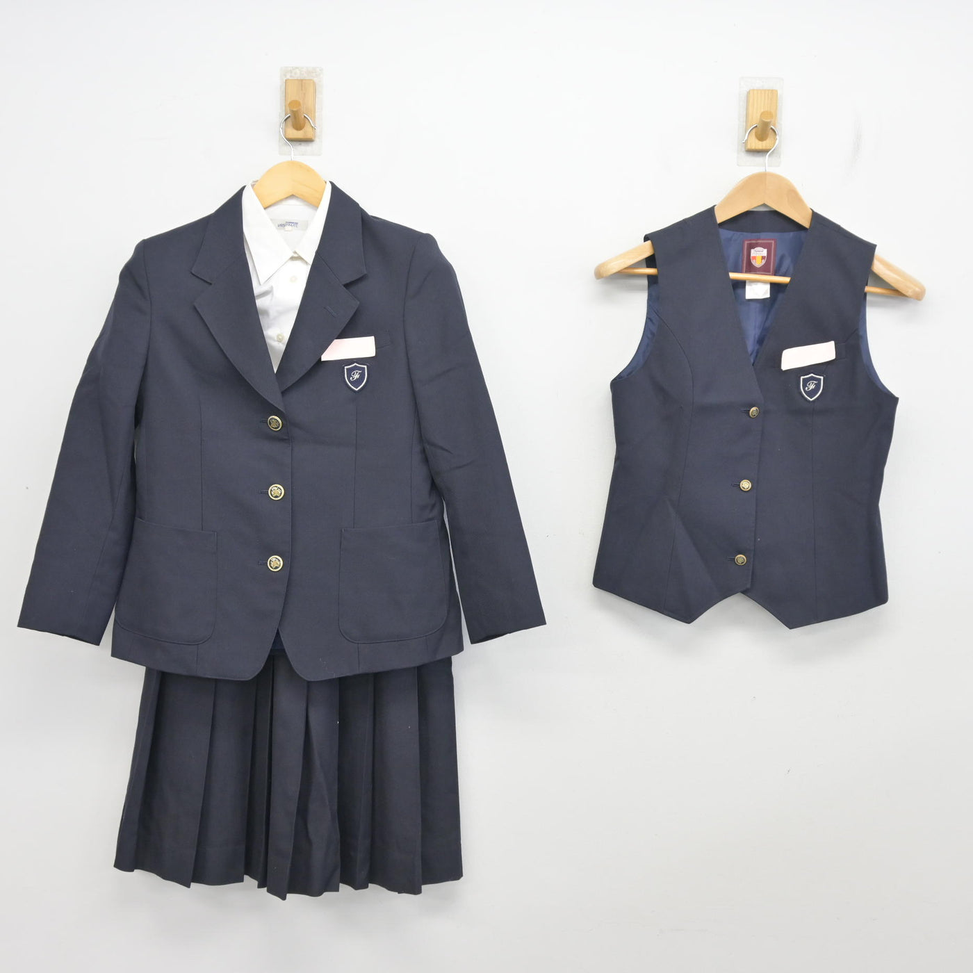 【中古】福岡県 二日市中学校 女子制服 4点 (ブレザー・ベスト・シャツ・スカート) sf103477