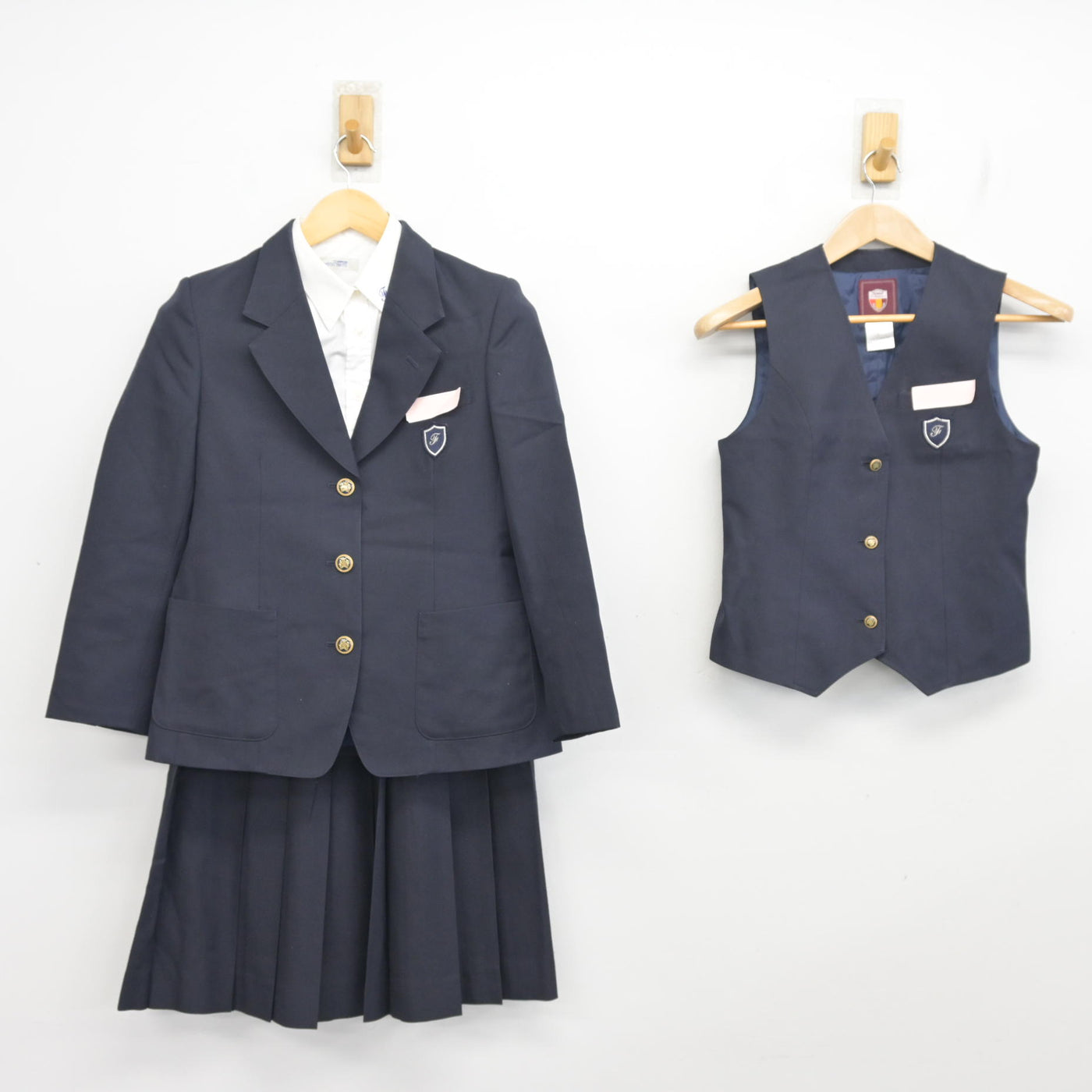 【中古】福岡県 二日市中学校 女子制服 4点 (ブレザー・ベスト・シャツ・スカート) sf103478