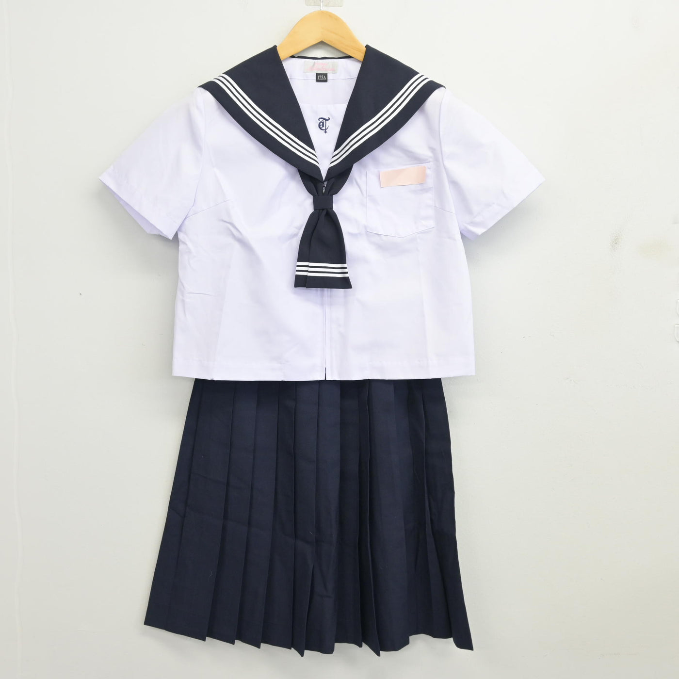 【中古】大分県 鶴崎中学校 女子制服 3点 (セーラー服・スカート) sf103488