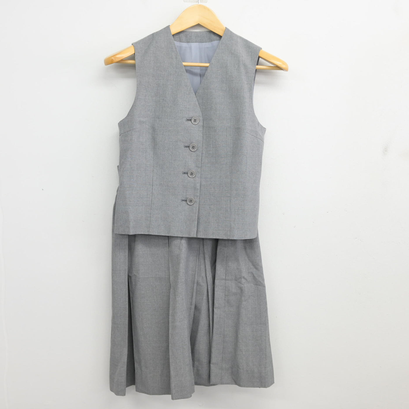 【中古】埼玉県 南陵中学校 女子制服 2点 (ベスト・スカート) sf103499