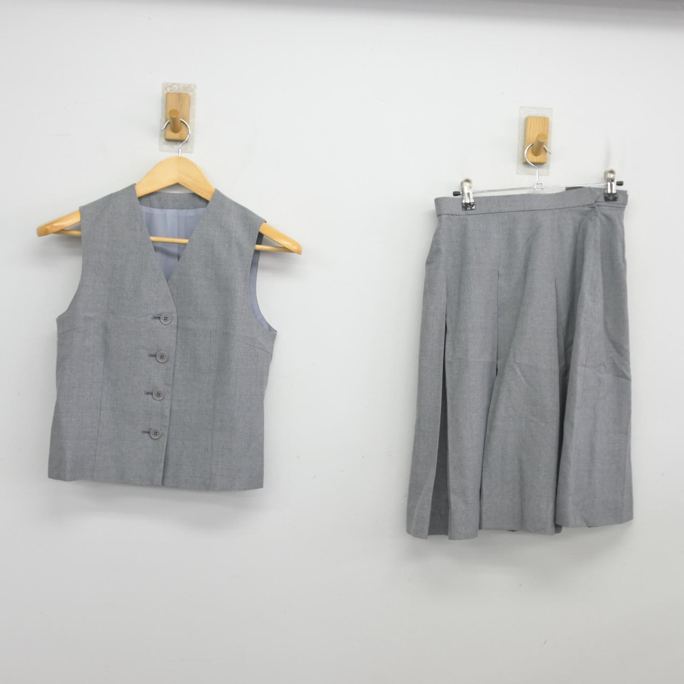 【中古】埼玉県 南陵中学校 女子制服 2点 (ベスト・スカート) sf103499