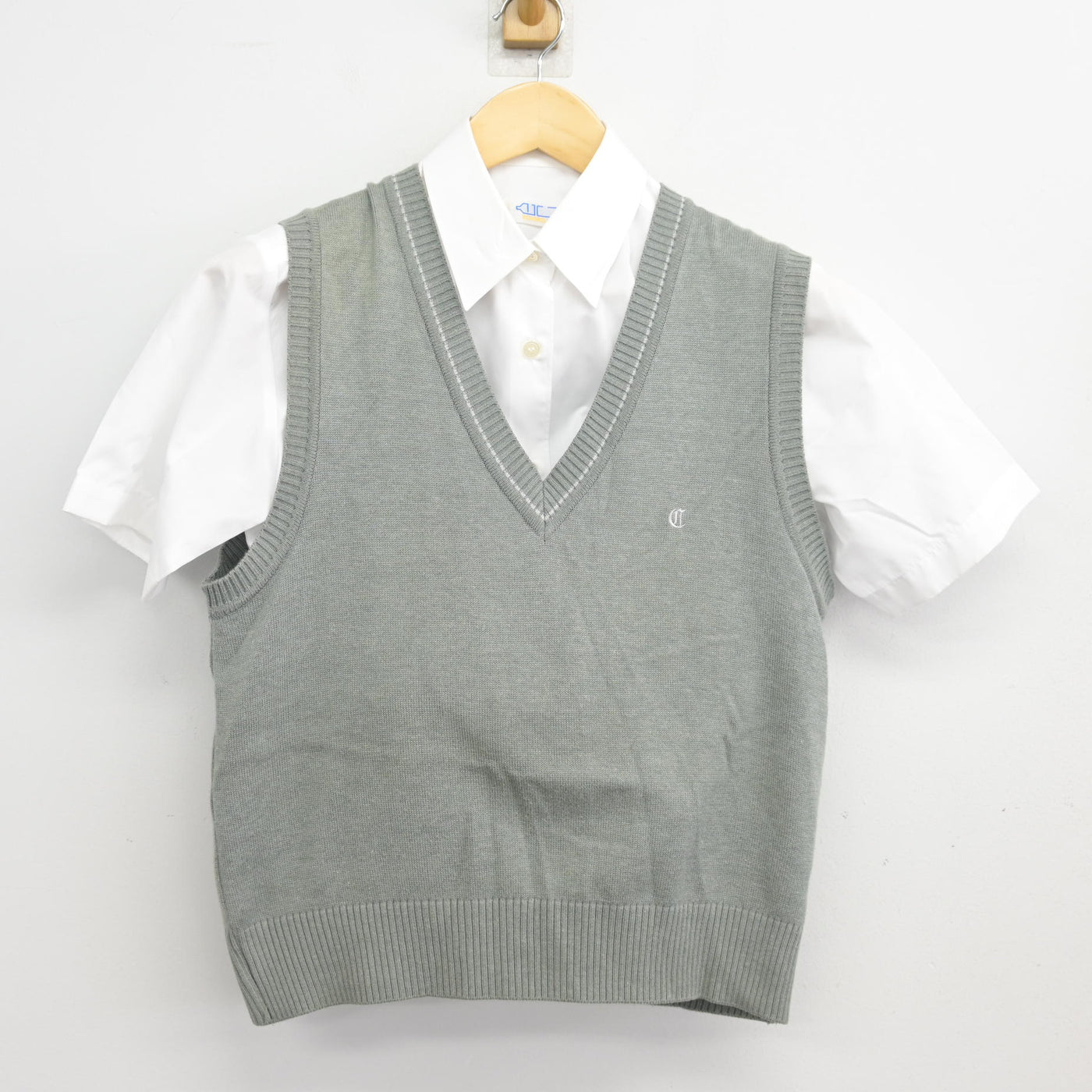 【中古】埼玉県 所沢中央高等学校 女子制服 2点 (ニットベスト・シャツ) sf103502