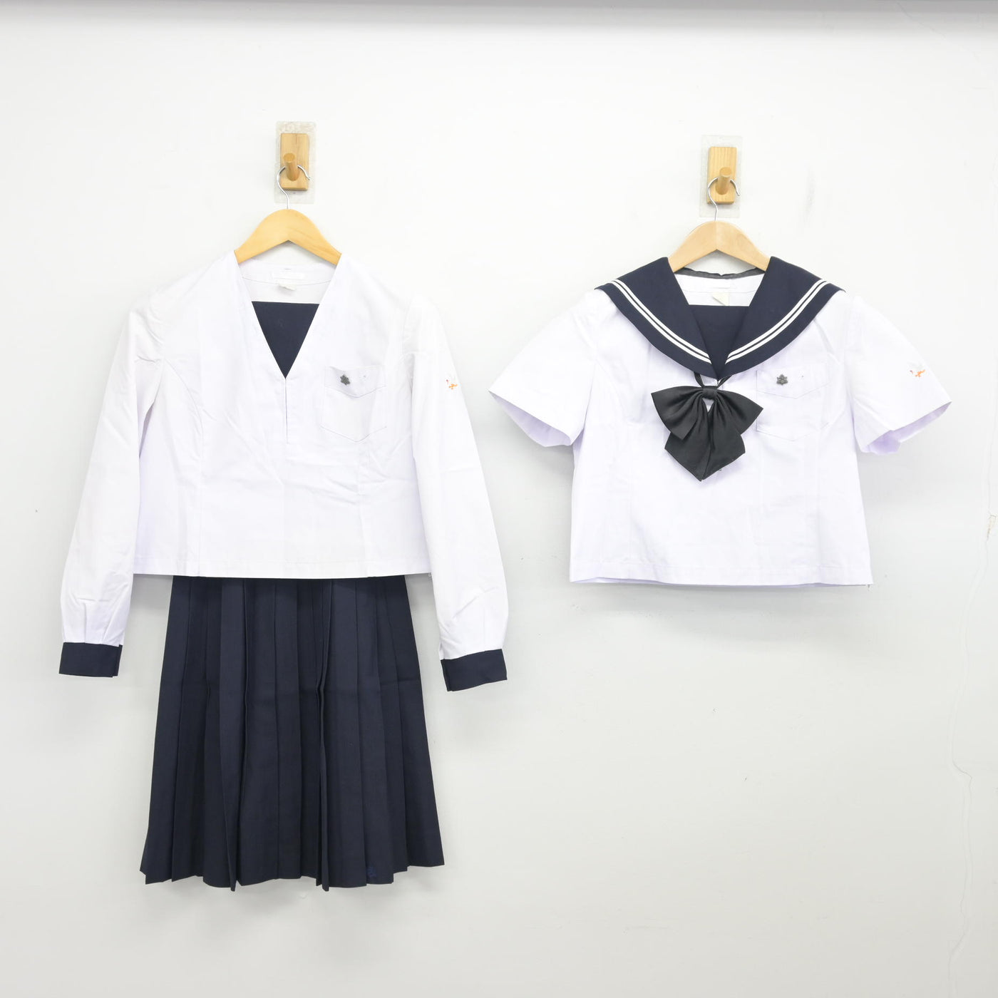 【中古】北海道 千歳高等学校 女子制服 4点 (セーラー服・スカート) sf103512