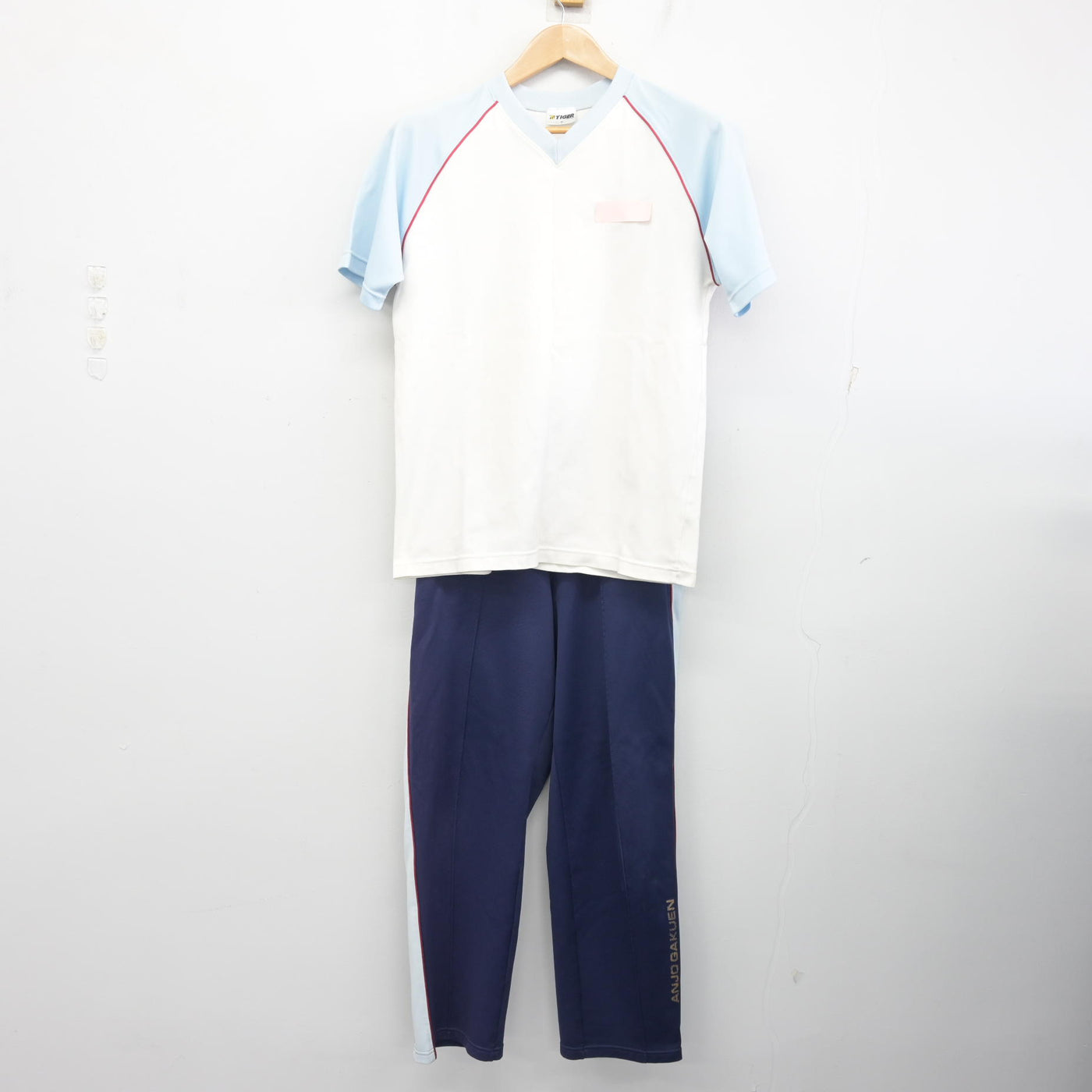 【中古】愛知県 安城学園高等学校 女子制服 3点 (ジャージ 上・体操服 上・ジャージ 下) sf103522