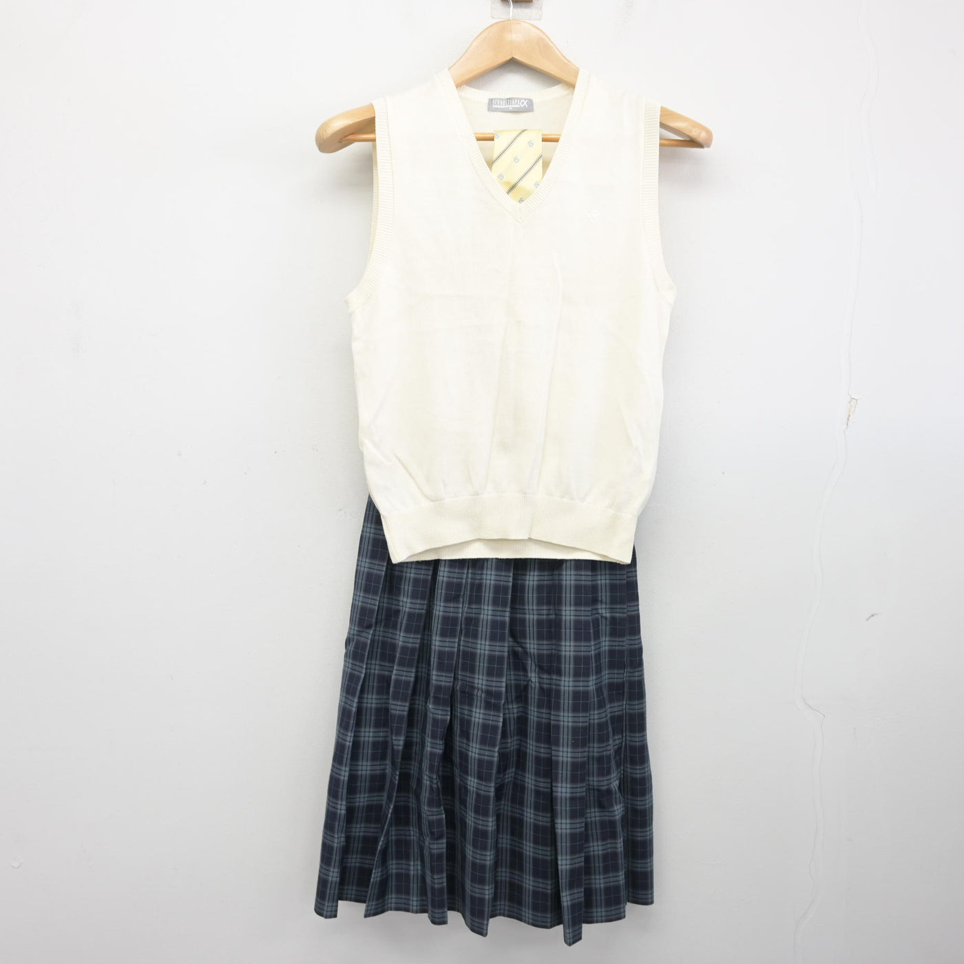 【中古】兵庫県 夙川高等学校 女子制服 3点 (ニットベスト・スカート) sf103526