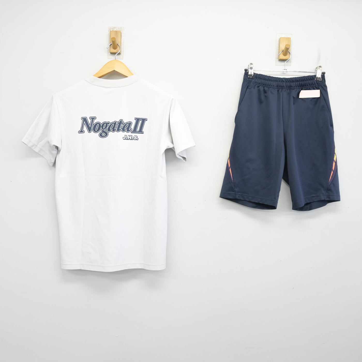 【中古】福岡県 直方第二中学校 女子制服 2点 (体操服 上・体操服 下) sf103541