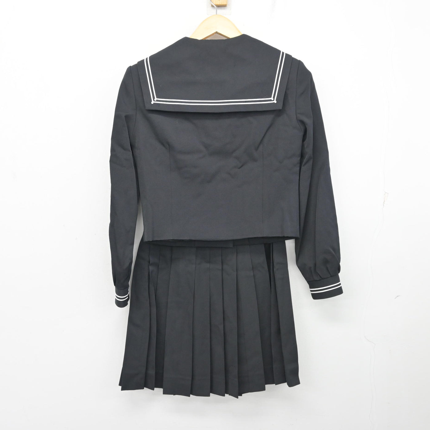 【中古】群馬県 桐生女子高等学校 女子制服 3点 (セーラー服・スカート) sf103568