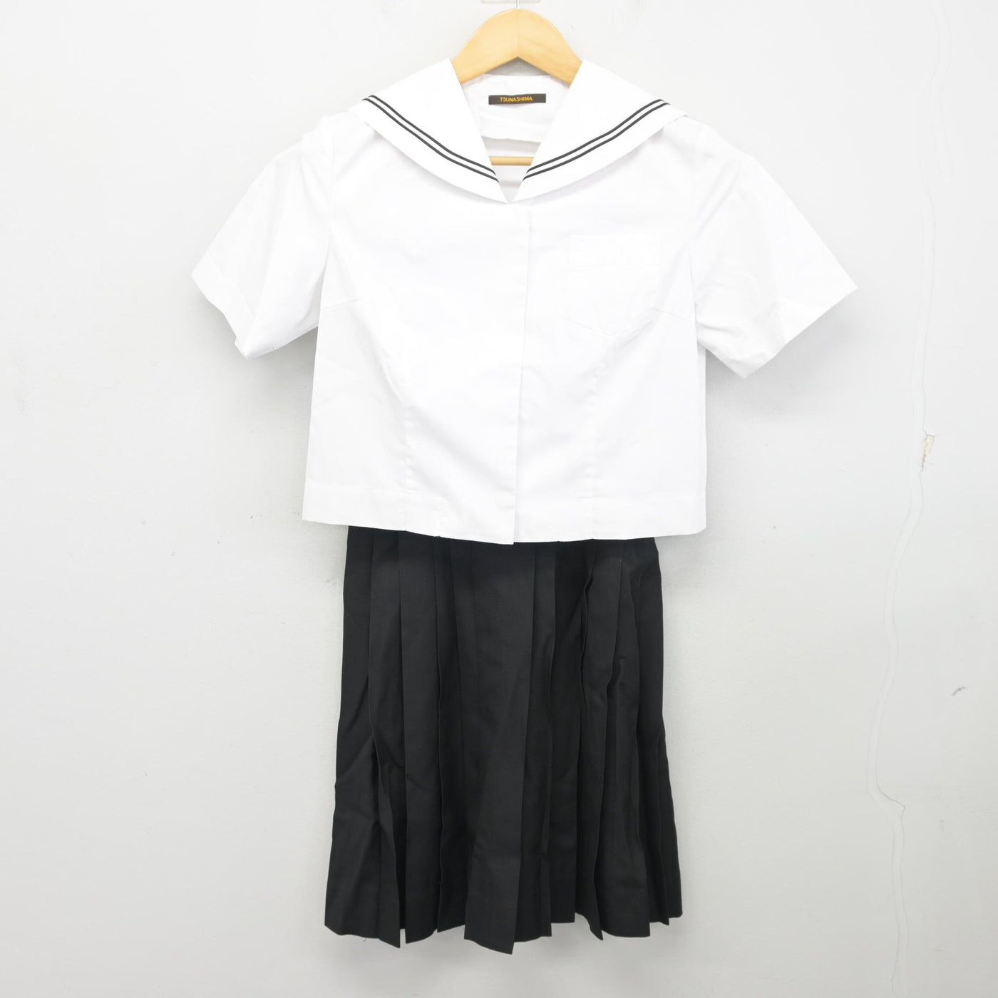 【中古】群馬県 桐生女子高等学校 女子制服 2点 (セーラー服・スカート) sf103569