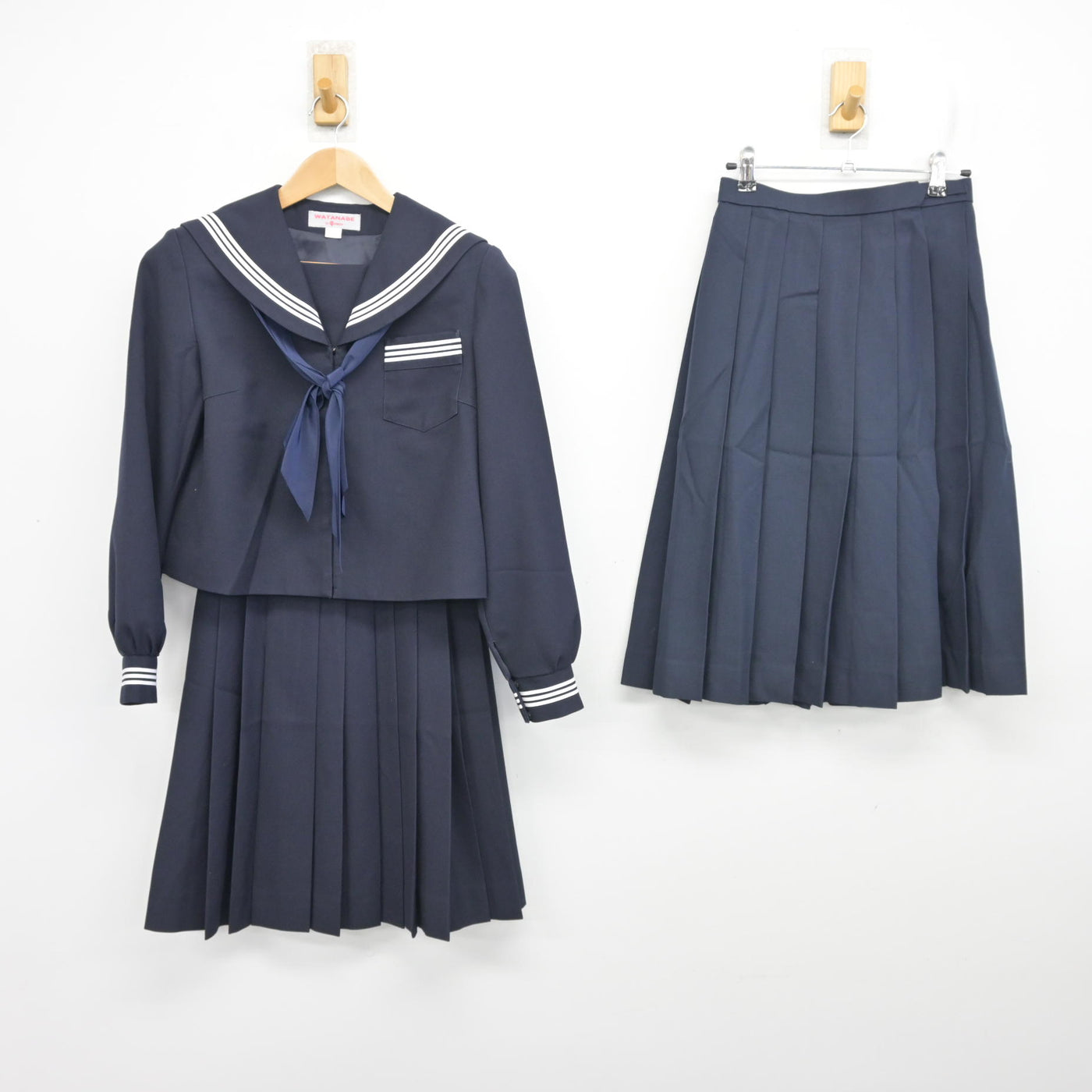 【中古】静岡県 磐田市立神明中学校 女子制服 4点 (セーラー服・スカート・スカート) sf103578