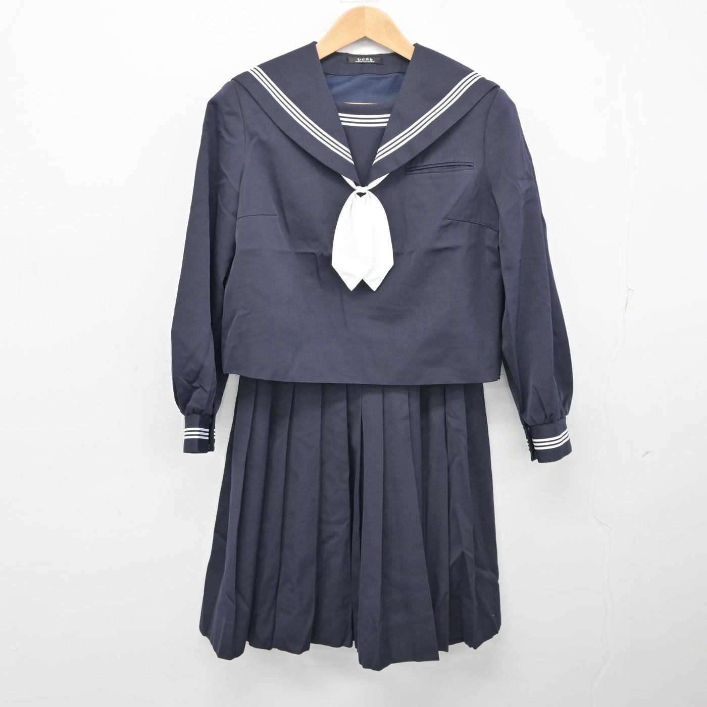 【中古】静岡県 御殿場中学校 女子制服 3点 (セーラー服・スカート) sf103583
