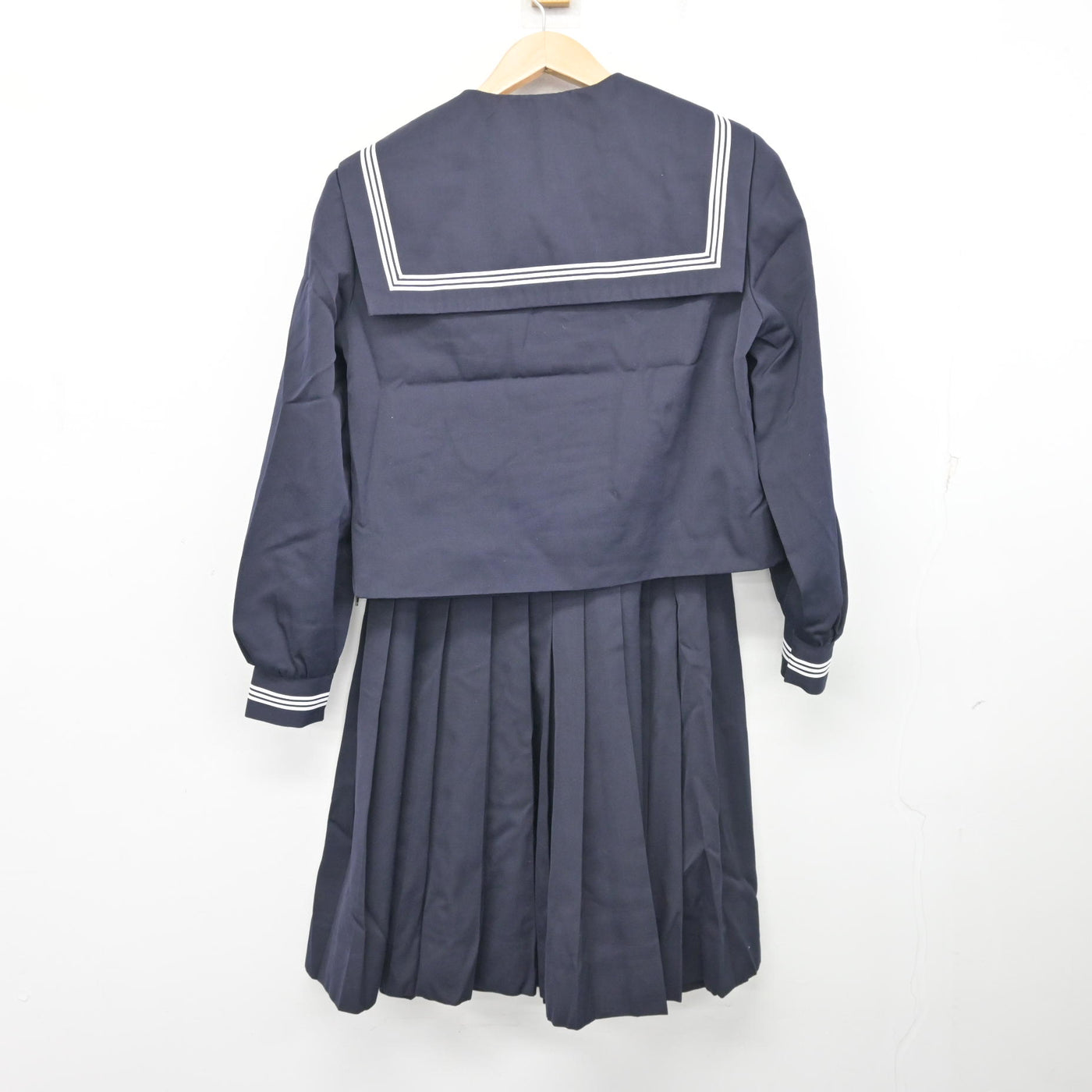 【中古】静岡県 御殿場中学校 女子制服 3点 (セーラー服・スカート) sf103583