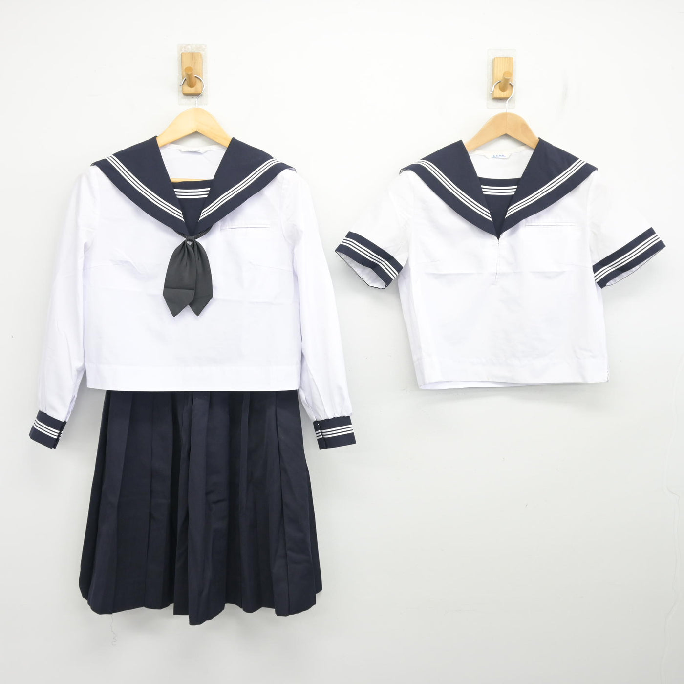【中古】静岡県 御殿場中学校 女子制服 4点 (セーラー服・セーラー服・スカート) sf103584