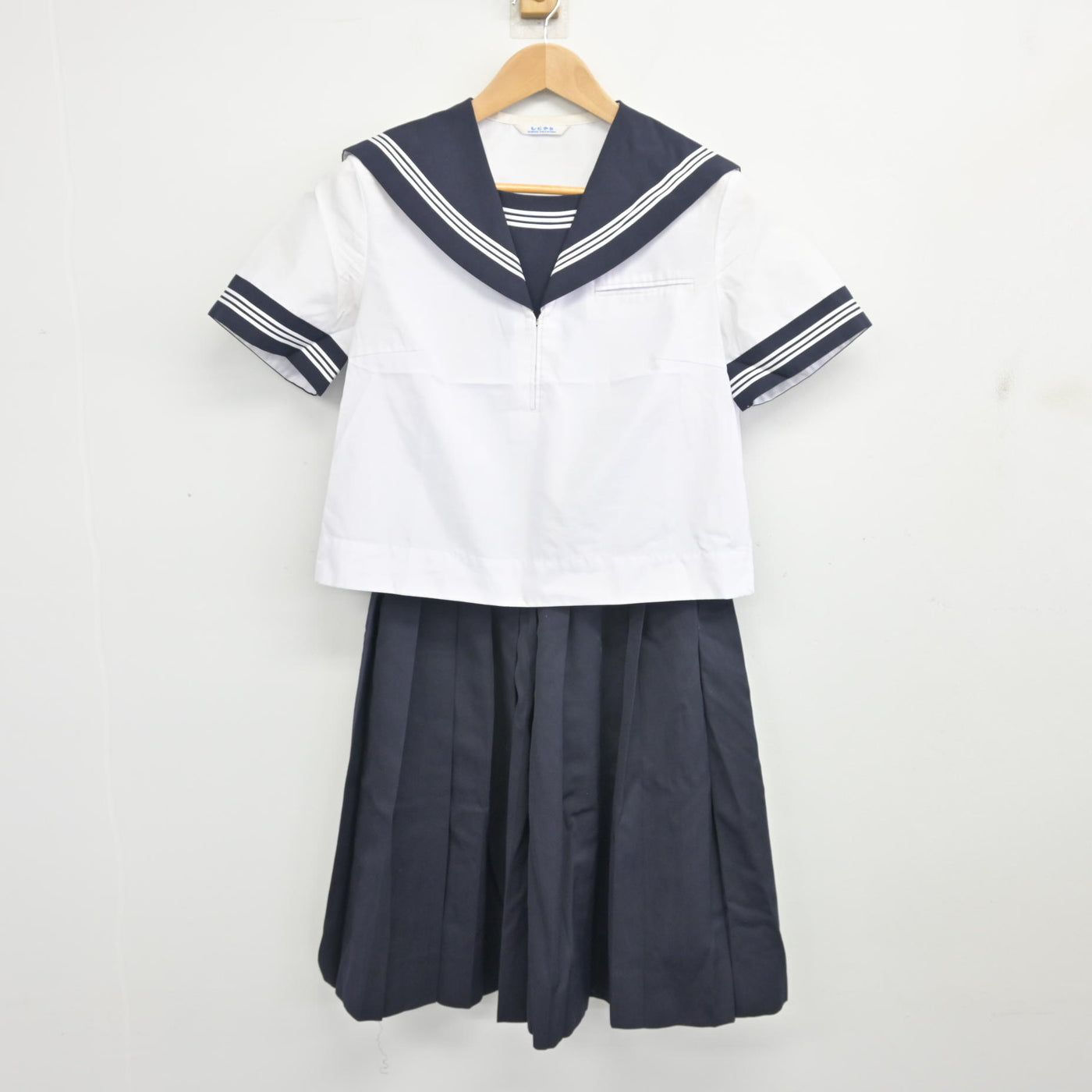 【中古】静岡県 御殿場中学校 女子制服 4点 (セーラー服・セーラー服・スカート) sf103584