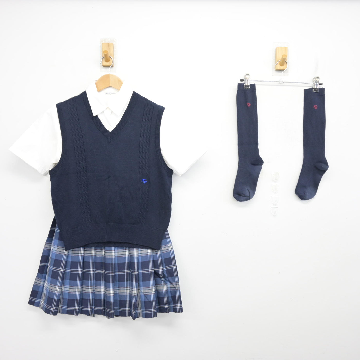 【中古】千葉県 木更津総合高等学校 女子制服 4点 (ニットベスト・シャツ・スカート) sf103586