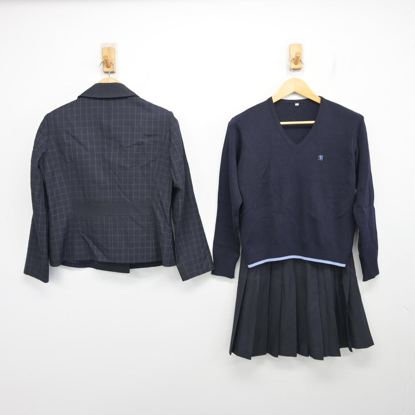 【中古】東京都 三輪田学園高等学校/旧制服 女子制服 4点 (ブレザー・ニット・スカート) sf103611