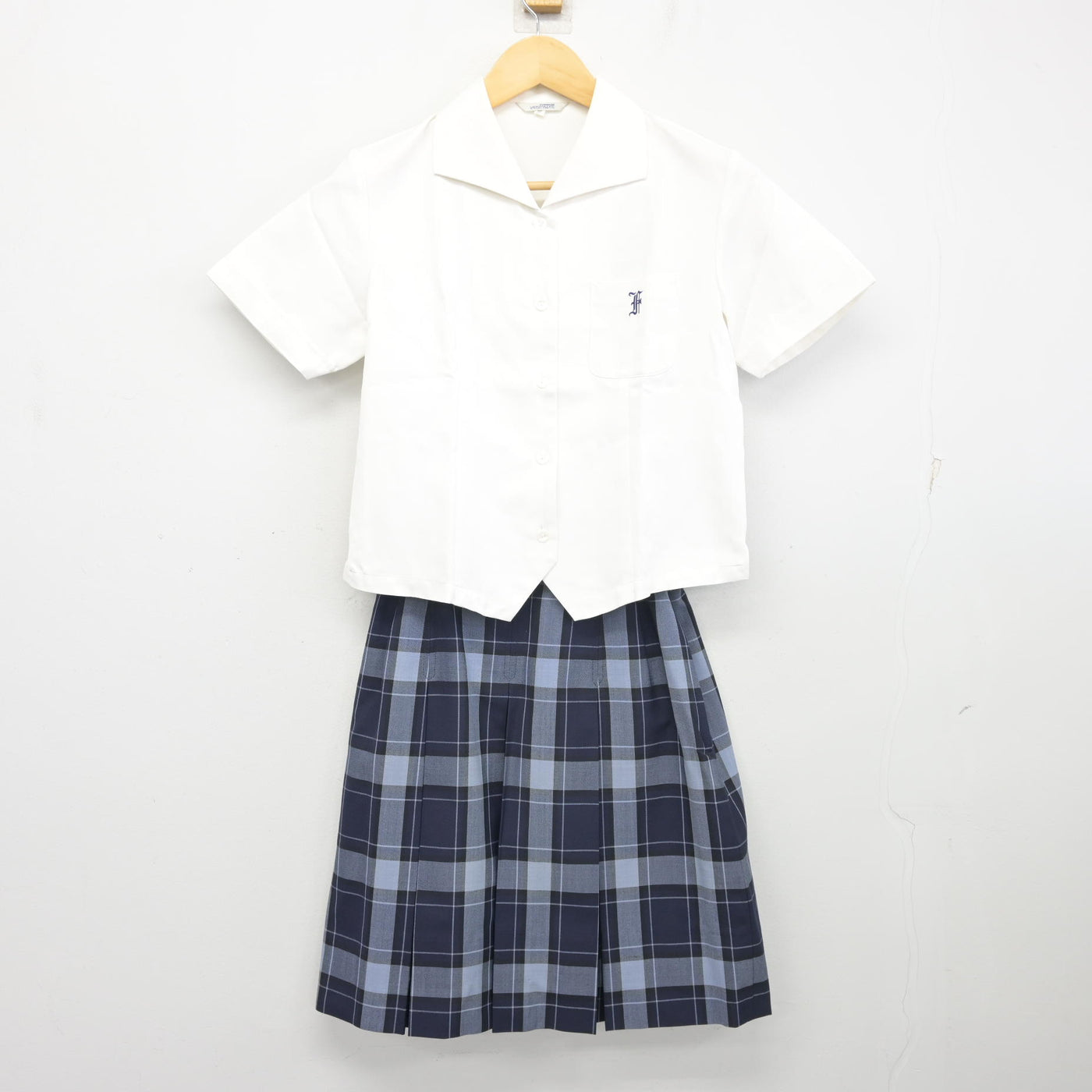 【中古】東京都 富士見高等学校 女子制服 2点 (シャツ・スカート) sf103667