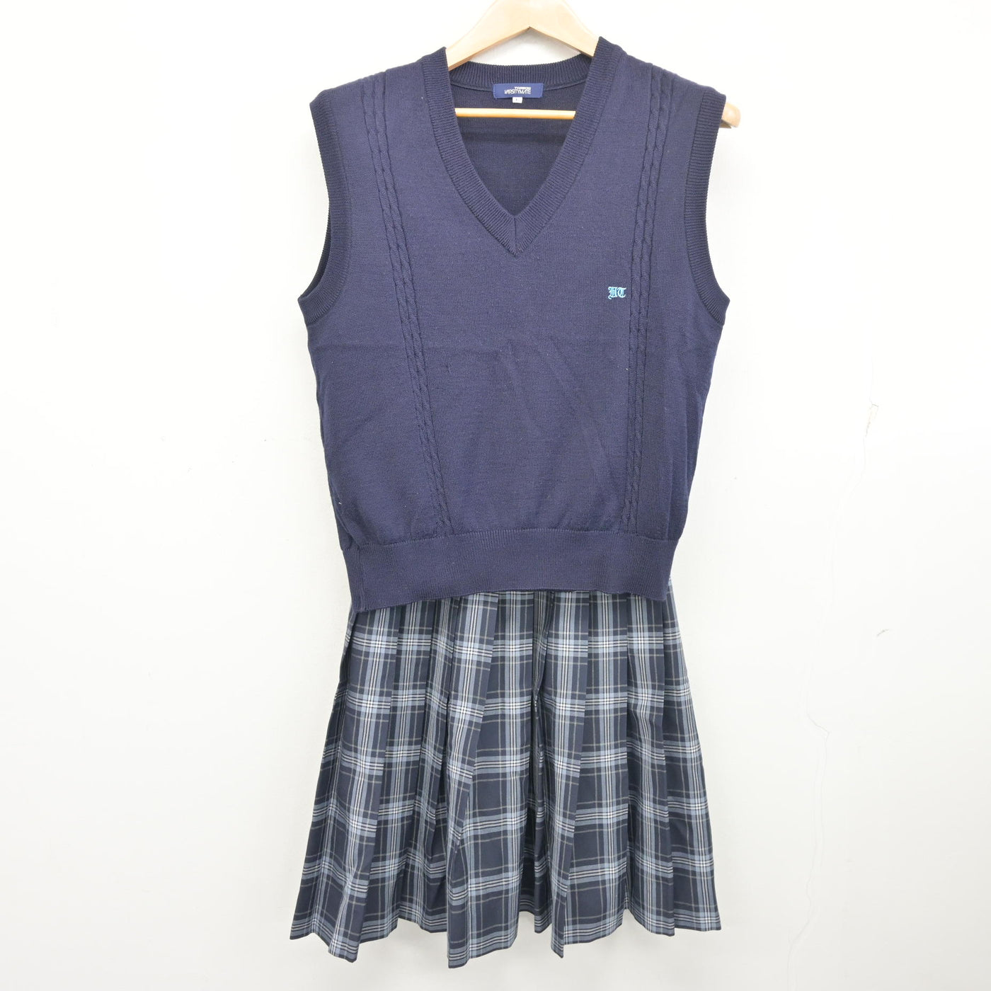 【中古】埼玉県 花咲徳栄高等学校 女子制服 3点 (ニット・ニットベスト・スカート) sf103674