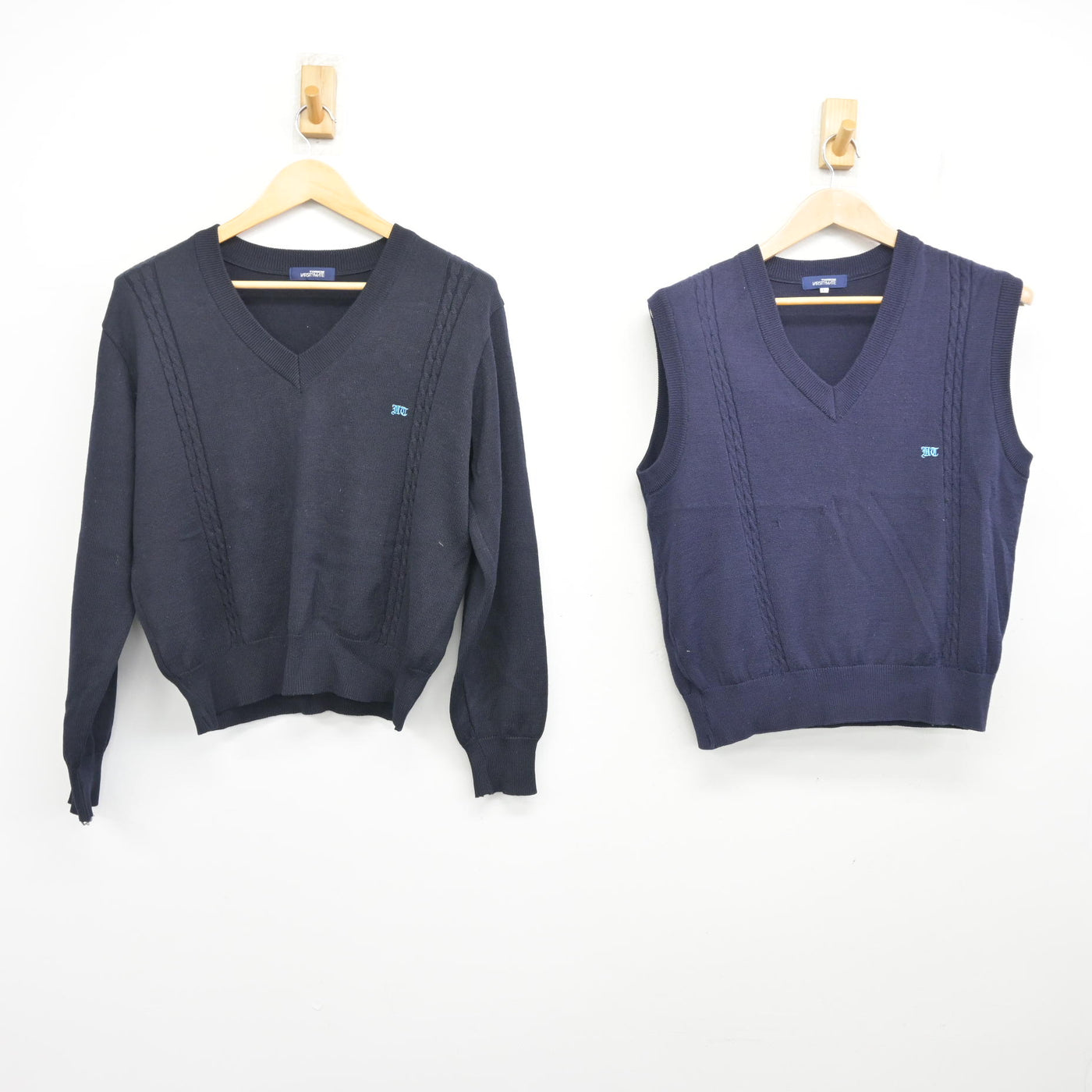 【中古】埼玉県 花咲徳栄高等学校 女子制服 3点 (ニット・ニットベスト・スカート) sf103674