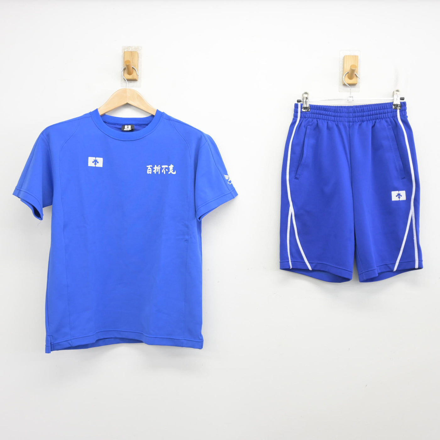 【中古】熊本県 秀岳館高等学校 女子制服 2点 (体操服 上・体操服 下) sf103677