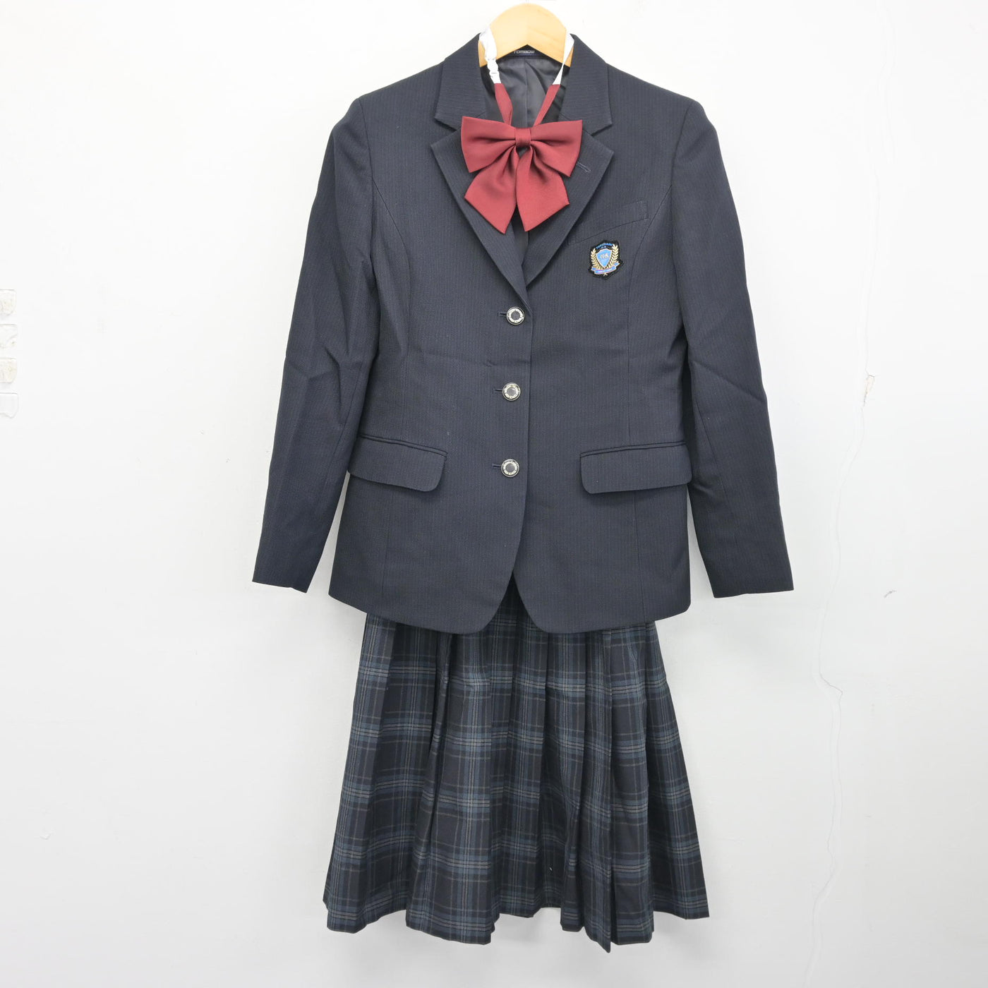 【中古】埼玉県 花咲徳栄高等学校 女子制服 4点 (ブレザー・ニット・スカート) sf103678