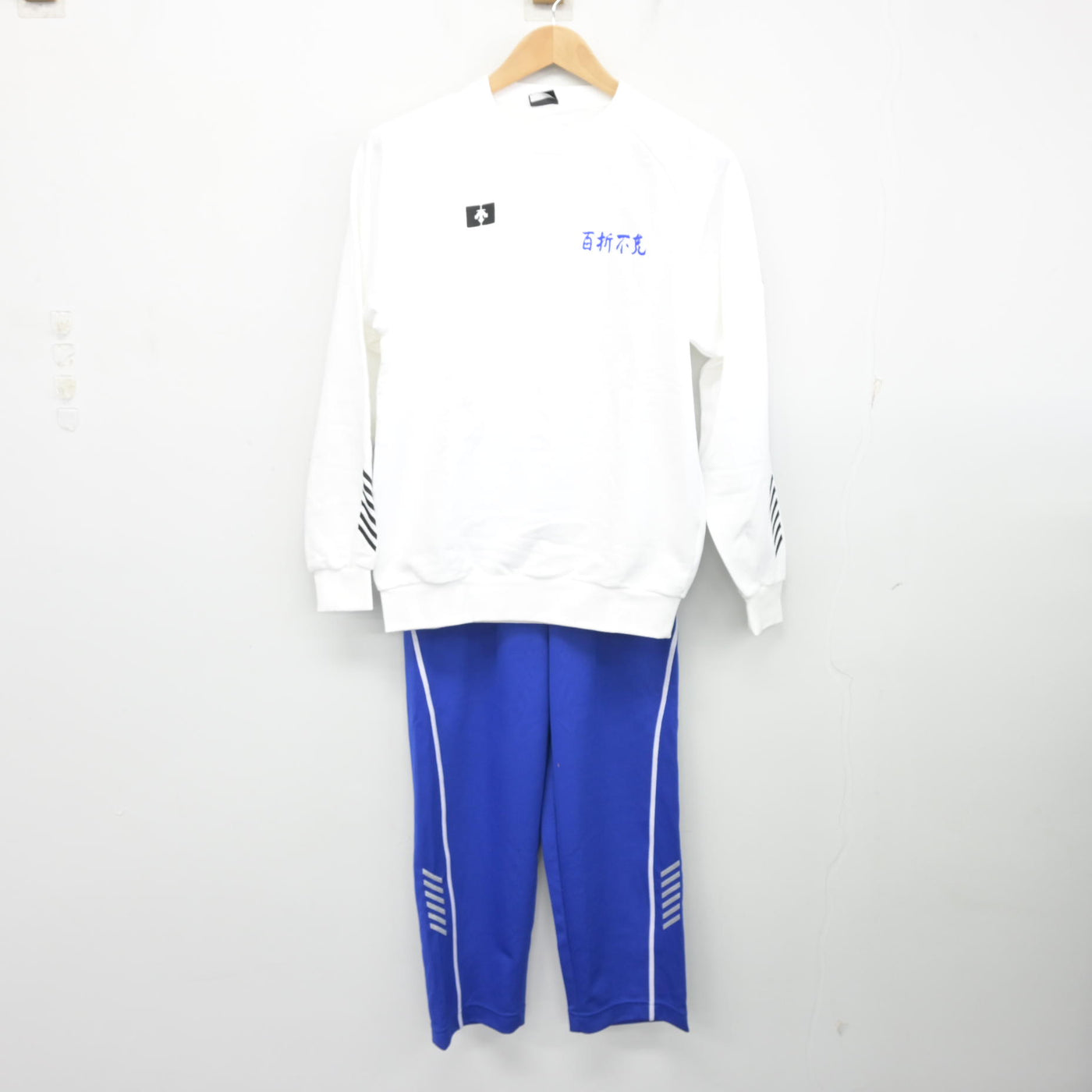 【中古】熊本県 秀岳館高等学校 女子制服 2点 (体操服 上・ジャージ 下) sf103681