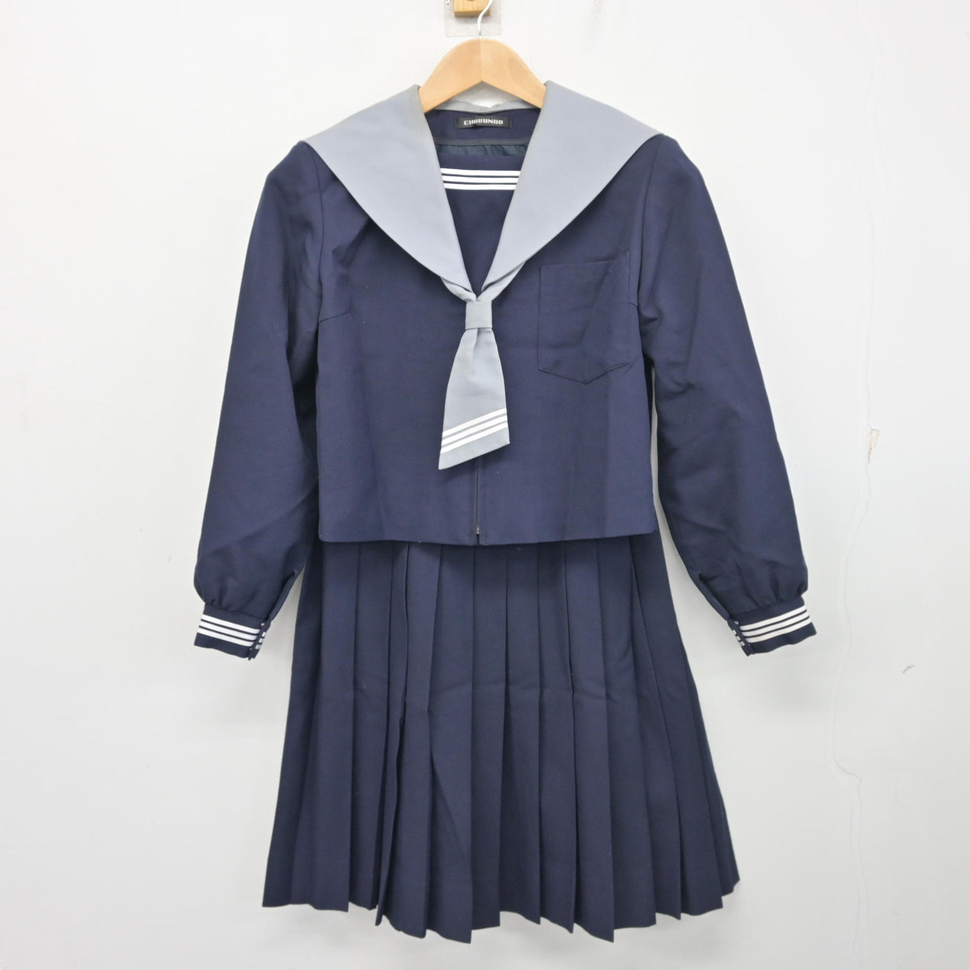 【中古】大分県 城東中学校 女子制服 3点 (セーラー服・スカート) sf103691