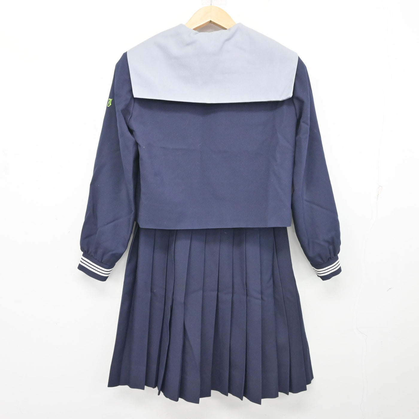 【中古】大分県 城東中学校 女子制服 3点 (セーラー服・スカート) sf103691
