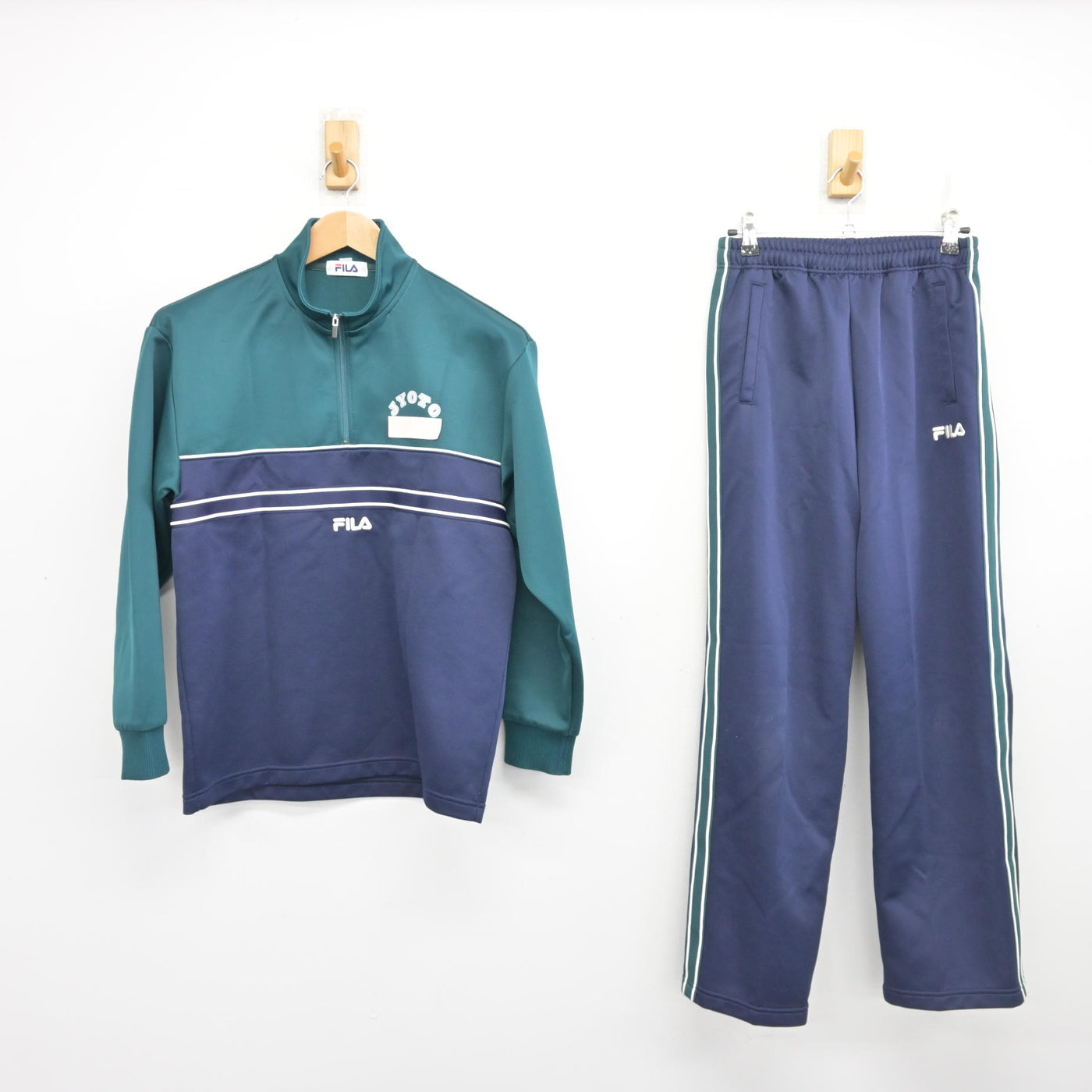 【中古】大分県 城東中学校 女子制服 2点 (ジャージ 上・ジャージ 下) sf103692