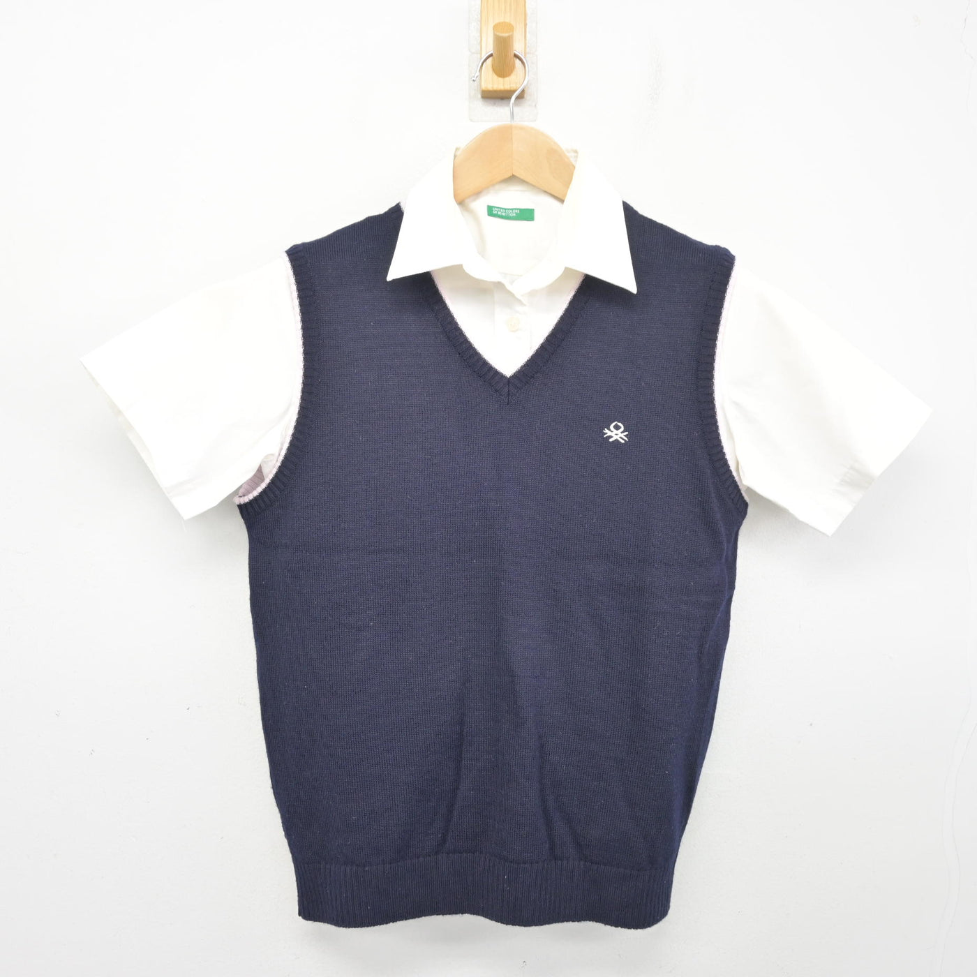 【中古】大分県 大分国際情報高等学校 女子制服 2点 (ニットベスト・シャツ) sf103696