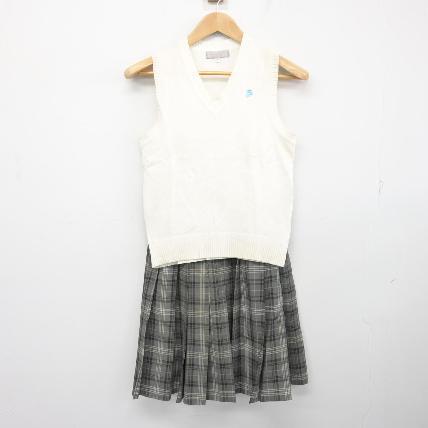 【中古】埼玉県 淑徳与野高等学校 女子制服 2点 (ニットベスト・スカート) sf103713