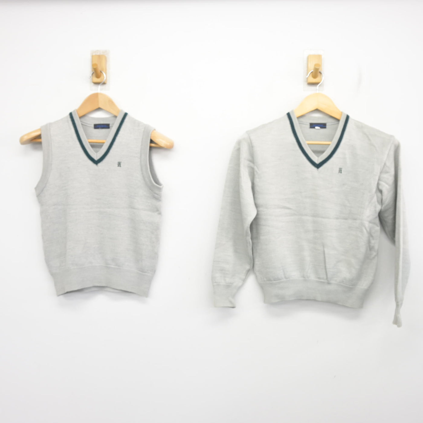 【中古】福岡県 青葉中学校 女子制服 2点 (ニット・ニットベスト) sf103717