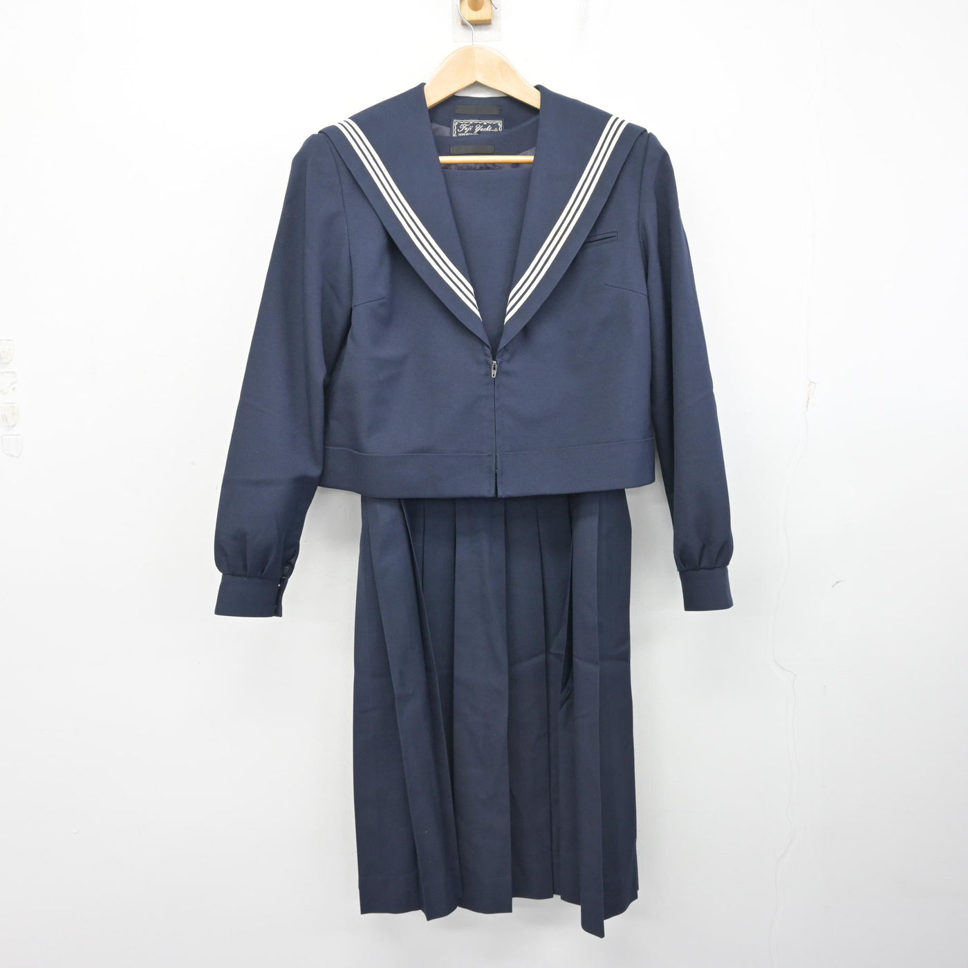 【中古】福岡県 木屋瀬中学校 女子制服 2点 (セーラー服・ジャンパースカート) sf103746