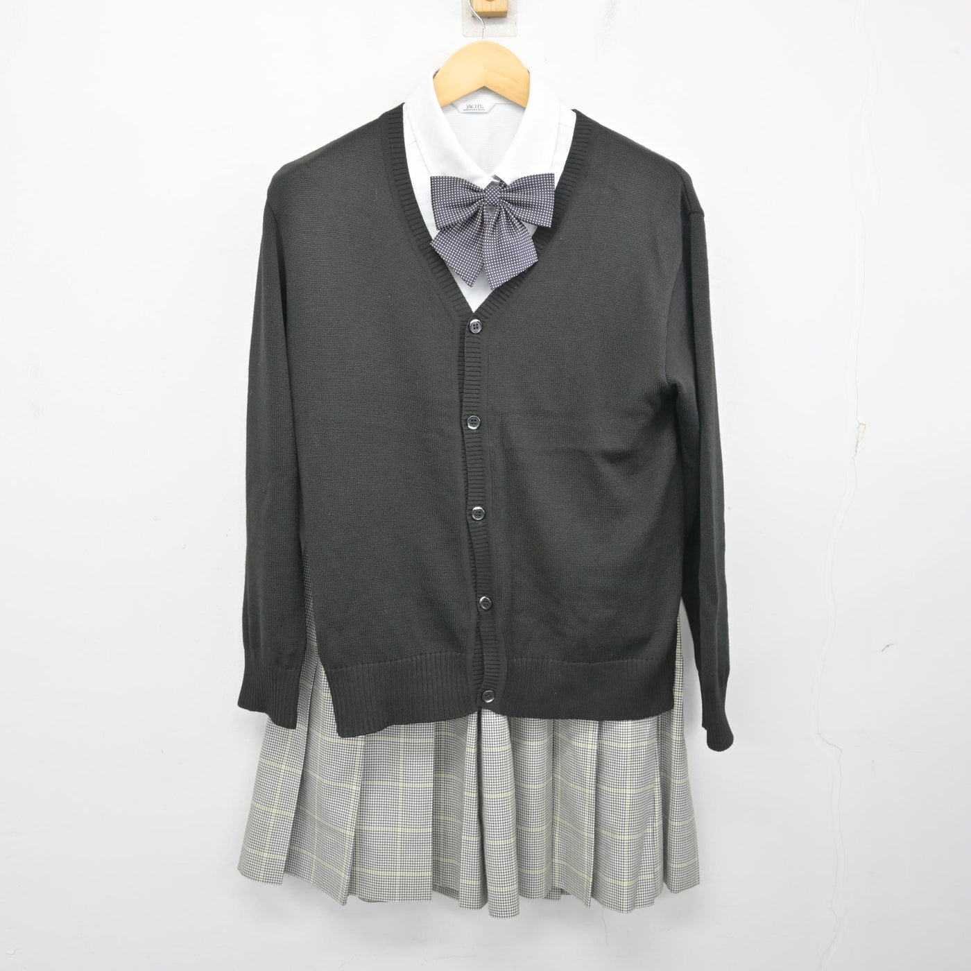 【中古】東京都 中央大学附属中学校・高等学校 女子制服 4点 (ニット・シャツ・スカート) sf103755