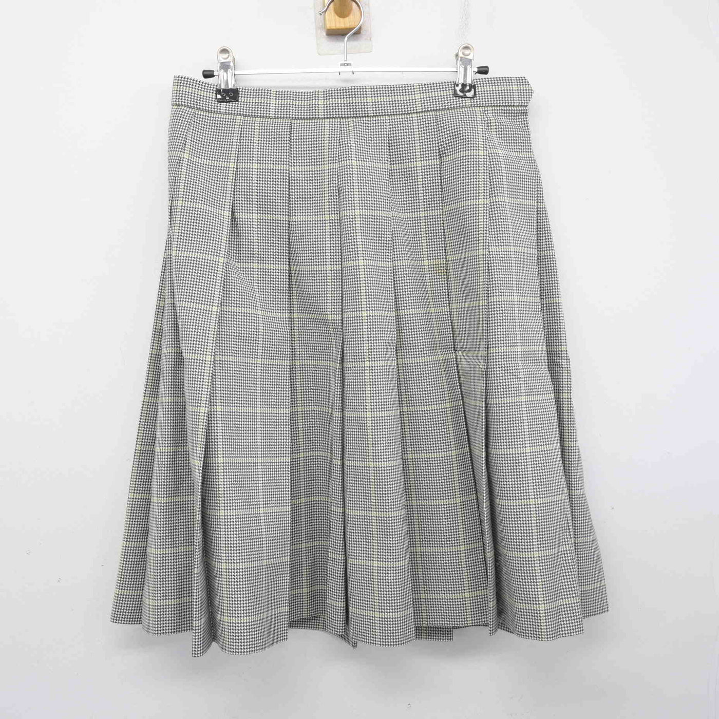 【中古】東京都 中央大学附属中学校・高等学校 女子制服 4点 (ニット・シャツ・スカート) sf103755