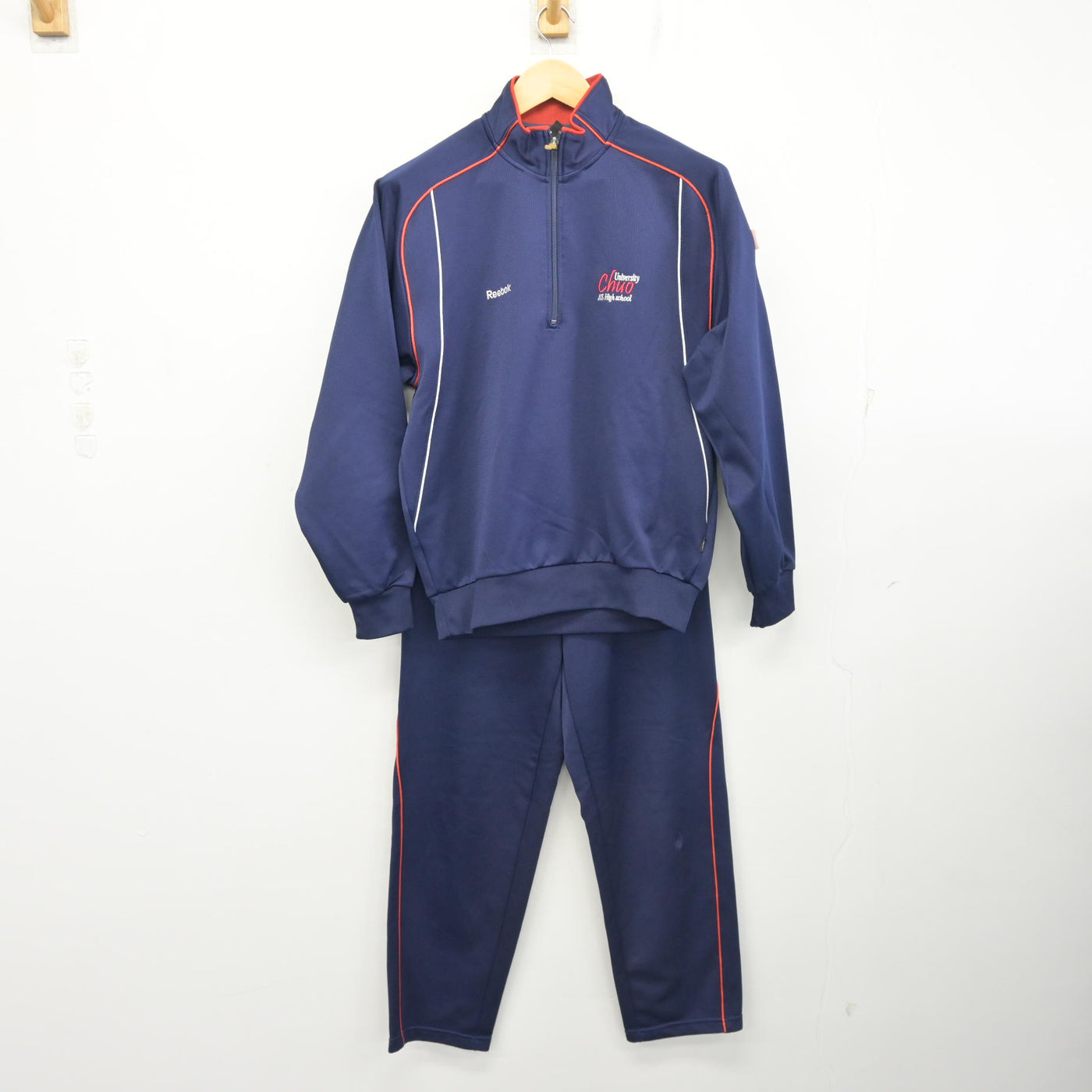 【中古】東京都 中央大学附属中学校・高等学校 女子制服 2点 (ジャージ 上・ジャージ 下) sf103756