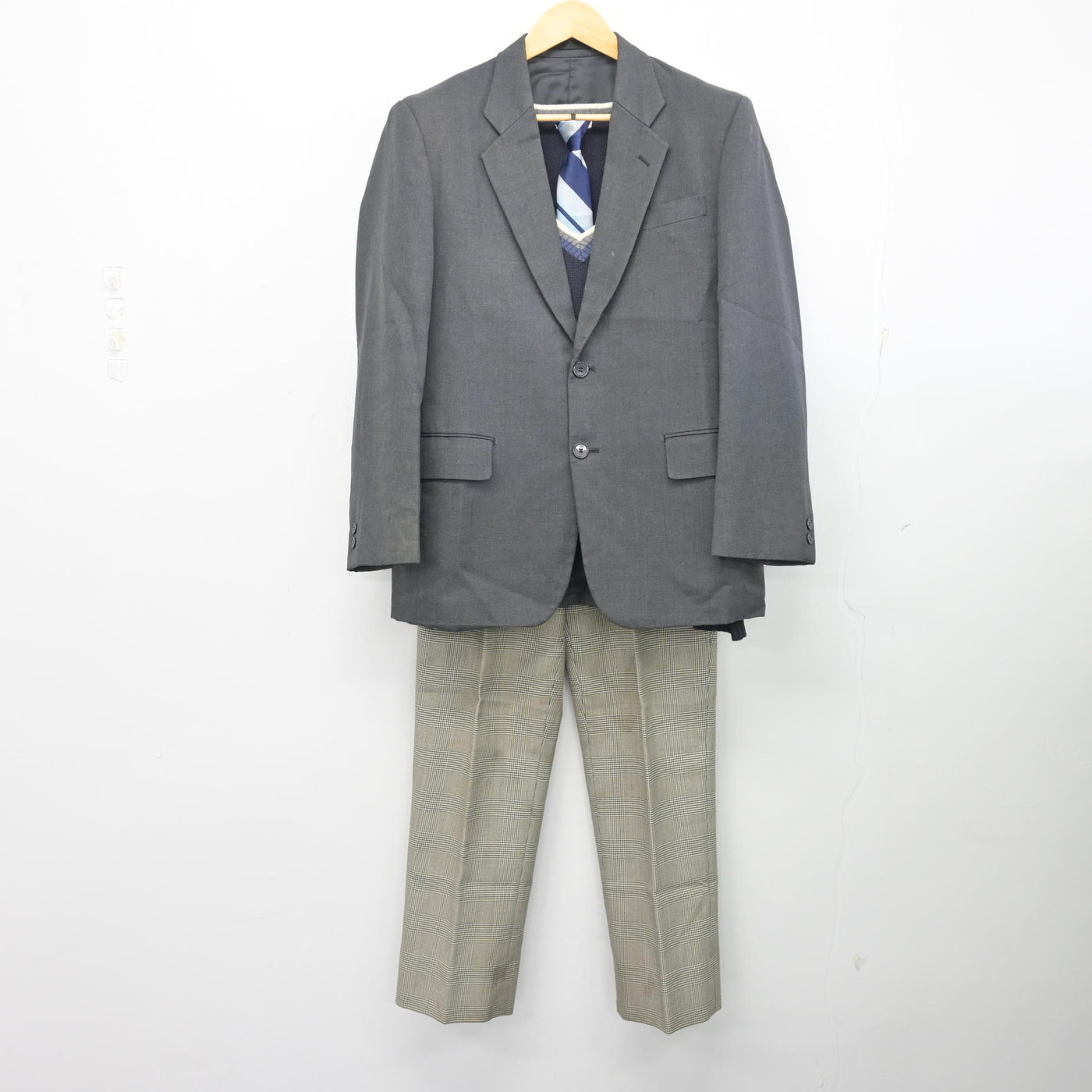 【中古】岡山県 倉敷古城池高等学校 男子制服 4点 (ブレザー・ニット・ズボン) sf103764
