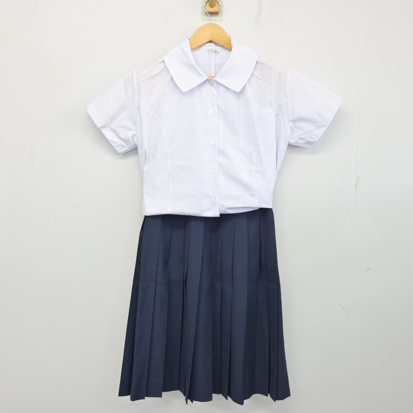 【中古】福島県 伊達中学校 女子制服 2点 (ブラウス・スカート) sf103772