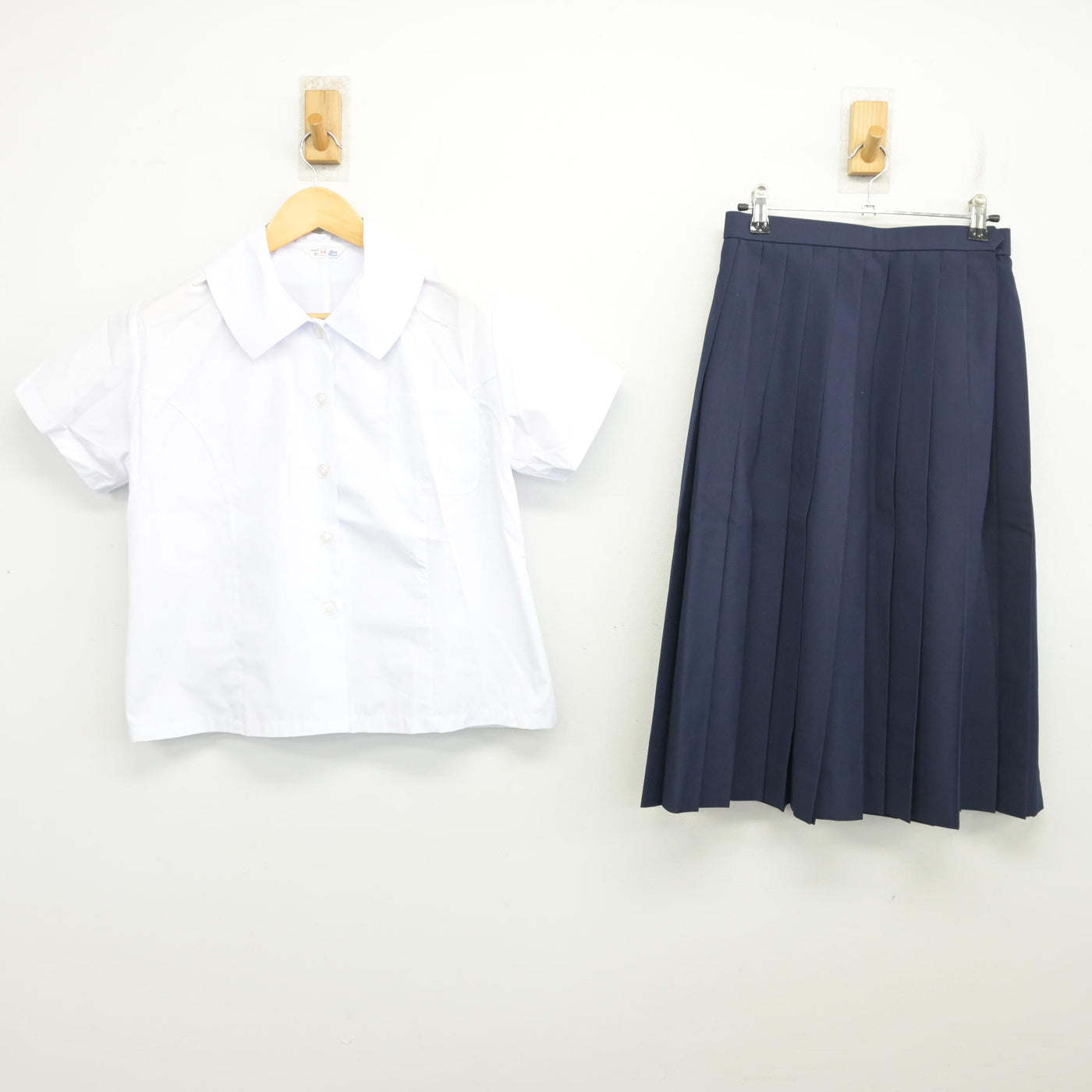 【中古】福島県 伊達中学校 女子制服 2点 (ブラウス・スカート) sf103772