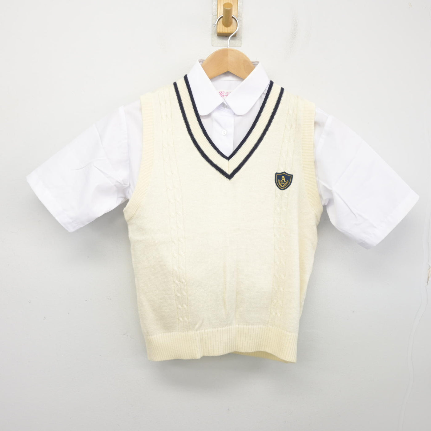 【中古】兵庫県 有野北中学校 女子制服 2点 (ニットベスト・シャツ) sf103792