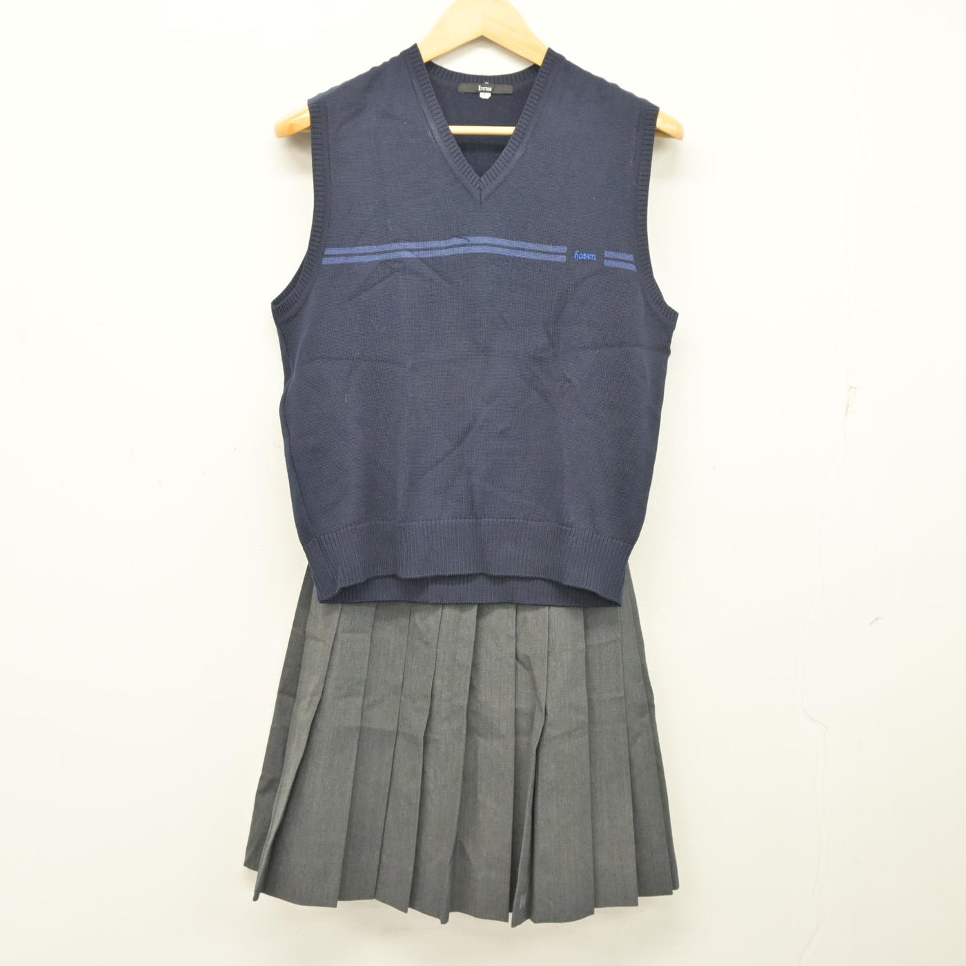 【中古】東京都 宝仙学園順天堂大学系属理数インター高等学校 女子制服 2点 (ニットベスト・スカート) sf103810