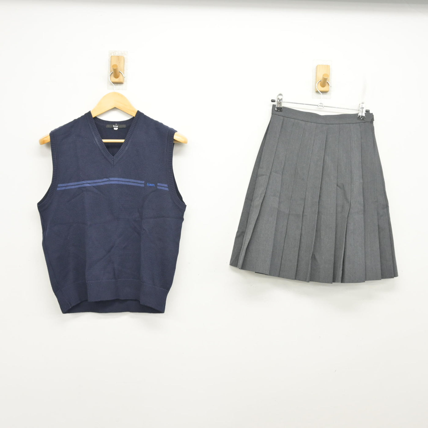 【中古】東京都 宝仙学園順天堂大学系属理数インター高等学校 女子制服 2点 (ニットベスト・スカート) sf103810