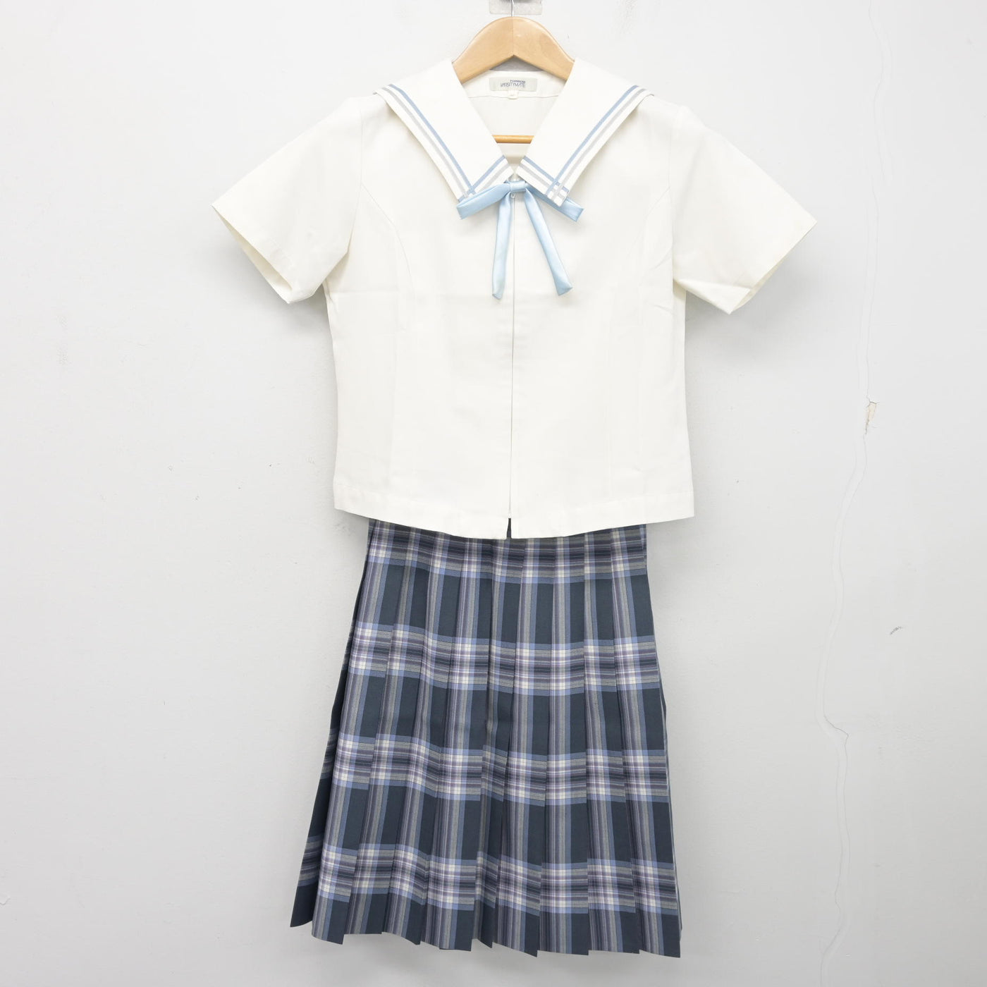 【中古】秋田県 秋田令和高等学校 女子制服 3点 (セーラー服・スカート) sf103820