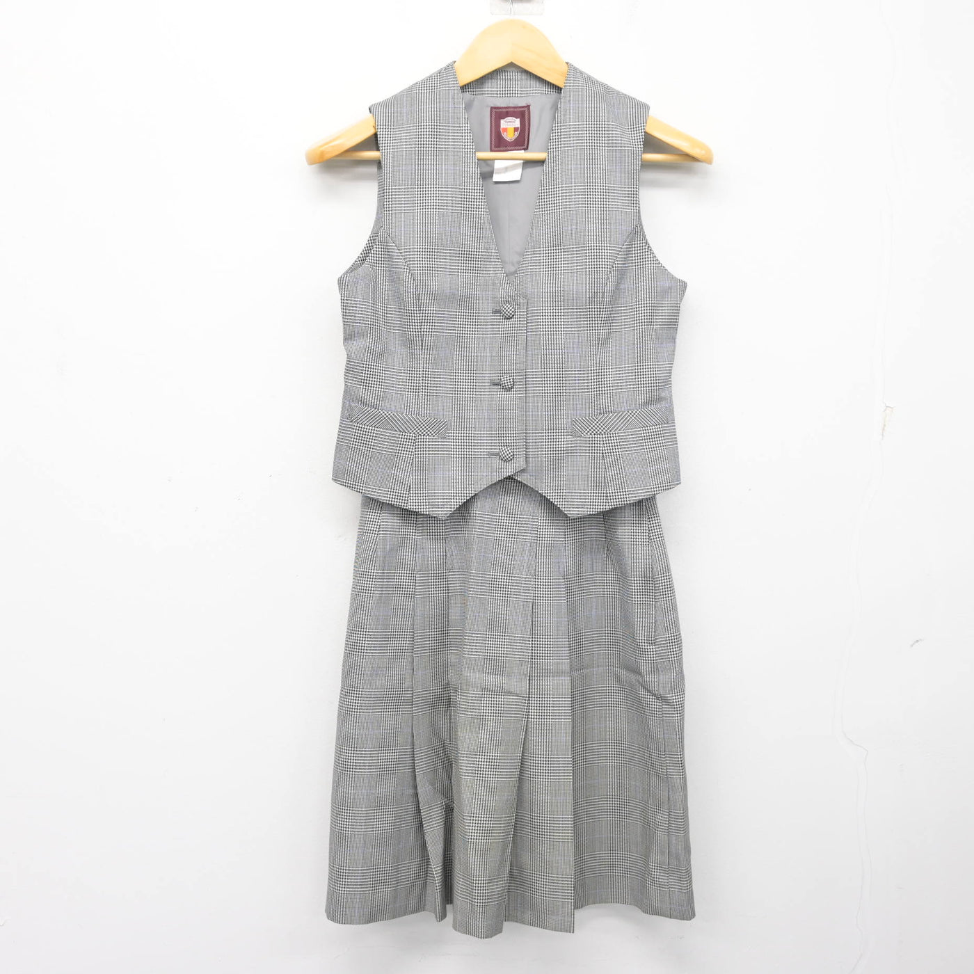 【中古】秋田県 秋田和洋女子高等学校 女子制服 3点 (ブレザー・ベスト・スカート) sf103822