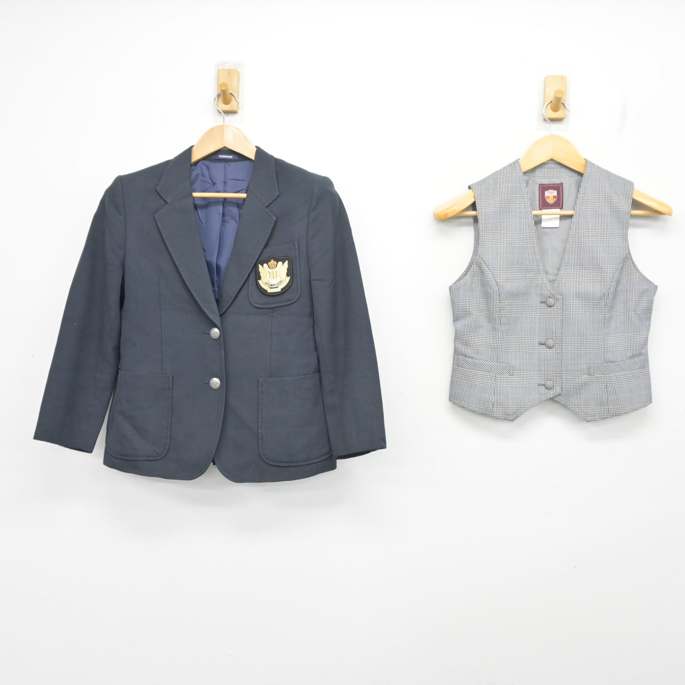 【中古】秋田県 秋田和洋女子高等学校 女子制服 3点 (ブレザー・ベスト・スカート) sf103822