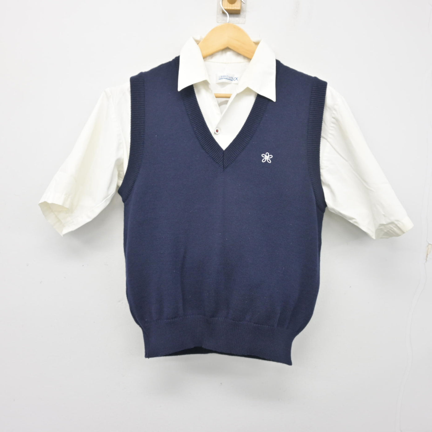 【中古】大阪府 近畿大学附属高等学校 男子制服 2点 (ニットベスト・シャツ) sf103826