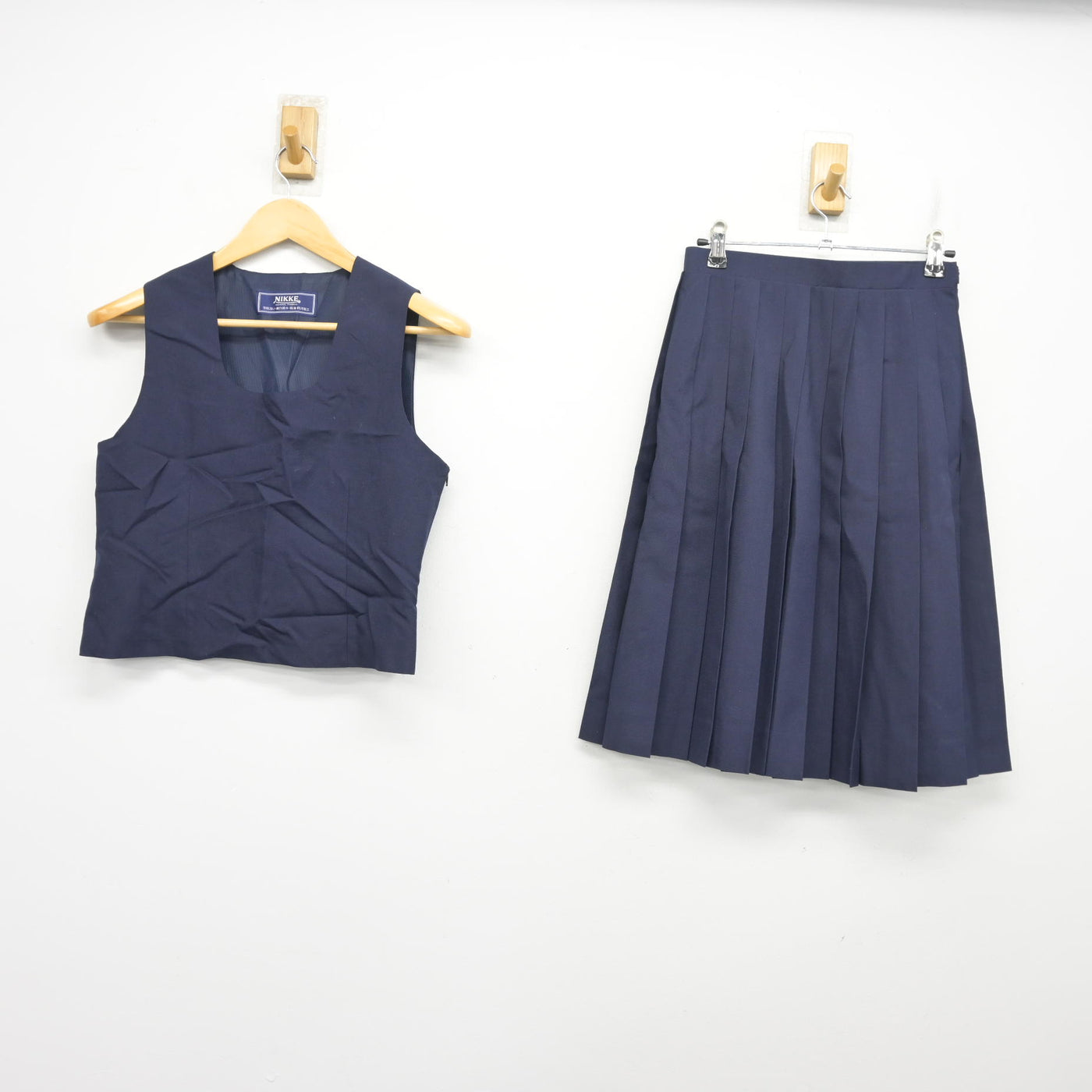【中古】東京都 目黒区立第七中学校 女子制服 2点 (ベスト・スカート) sf103831