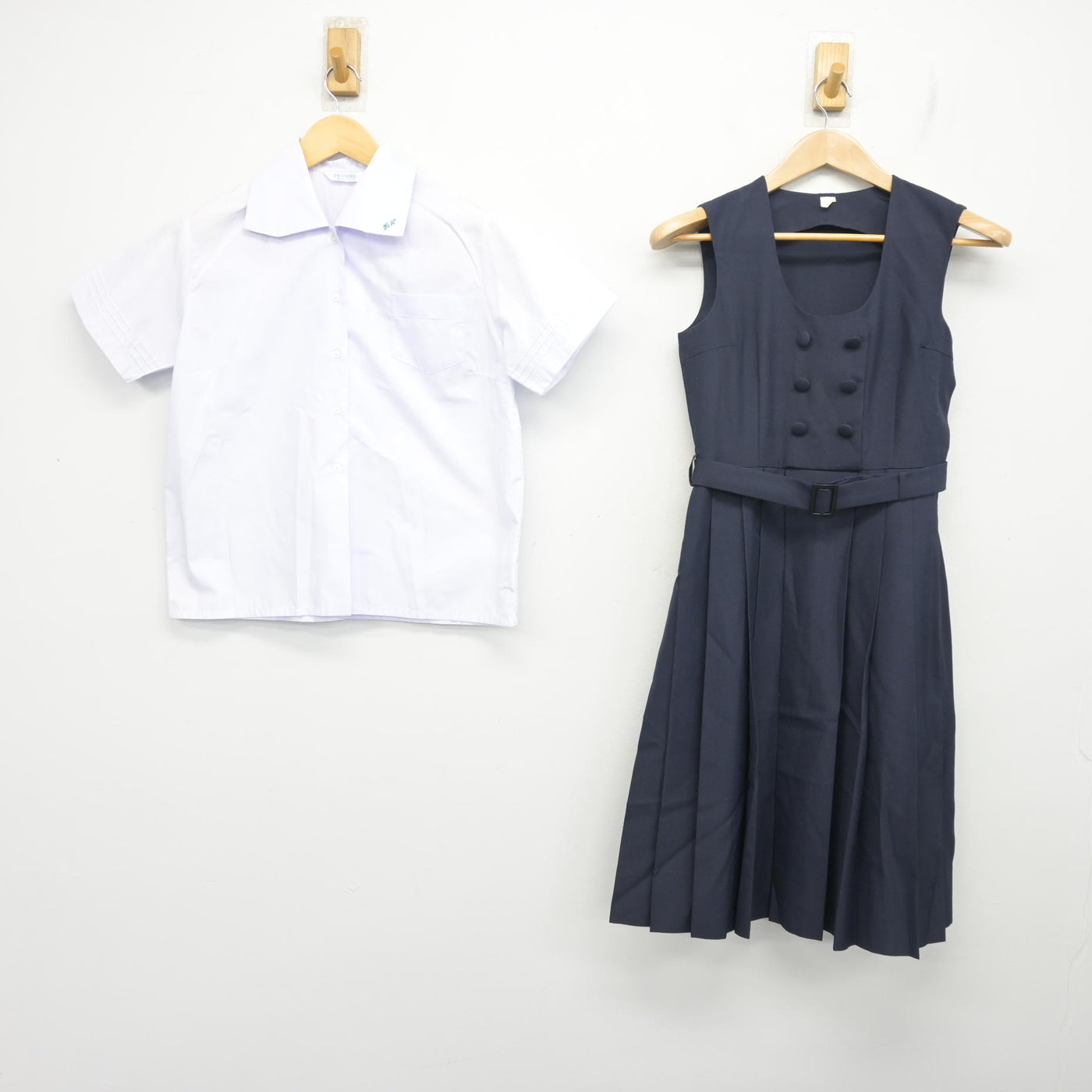 【中古】兵庫県 兵庫県立西宮高等学校 女子制服 2点 (シャツ・ジャンパースカート) sf103841