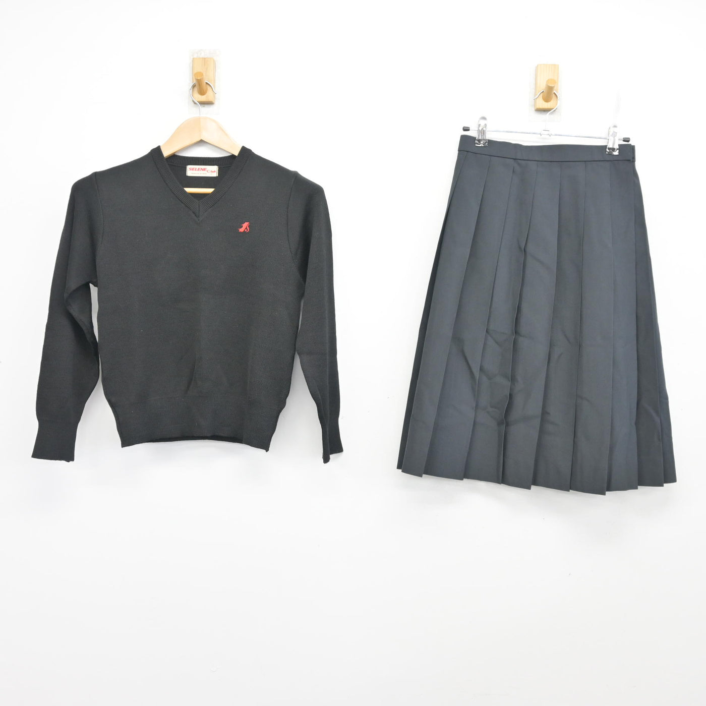 【中古】長崎県 佐世保北高等学校 女子制服 2点 (ニット・スカート) sf103893