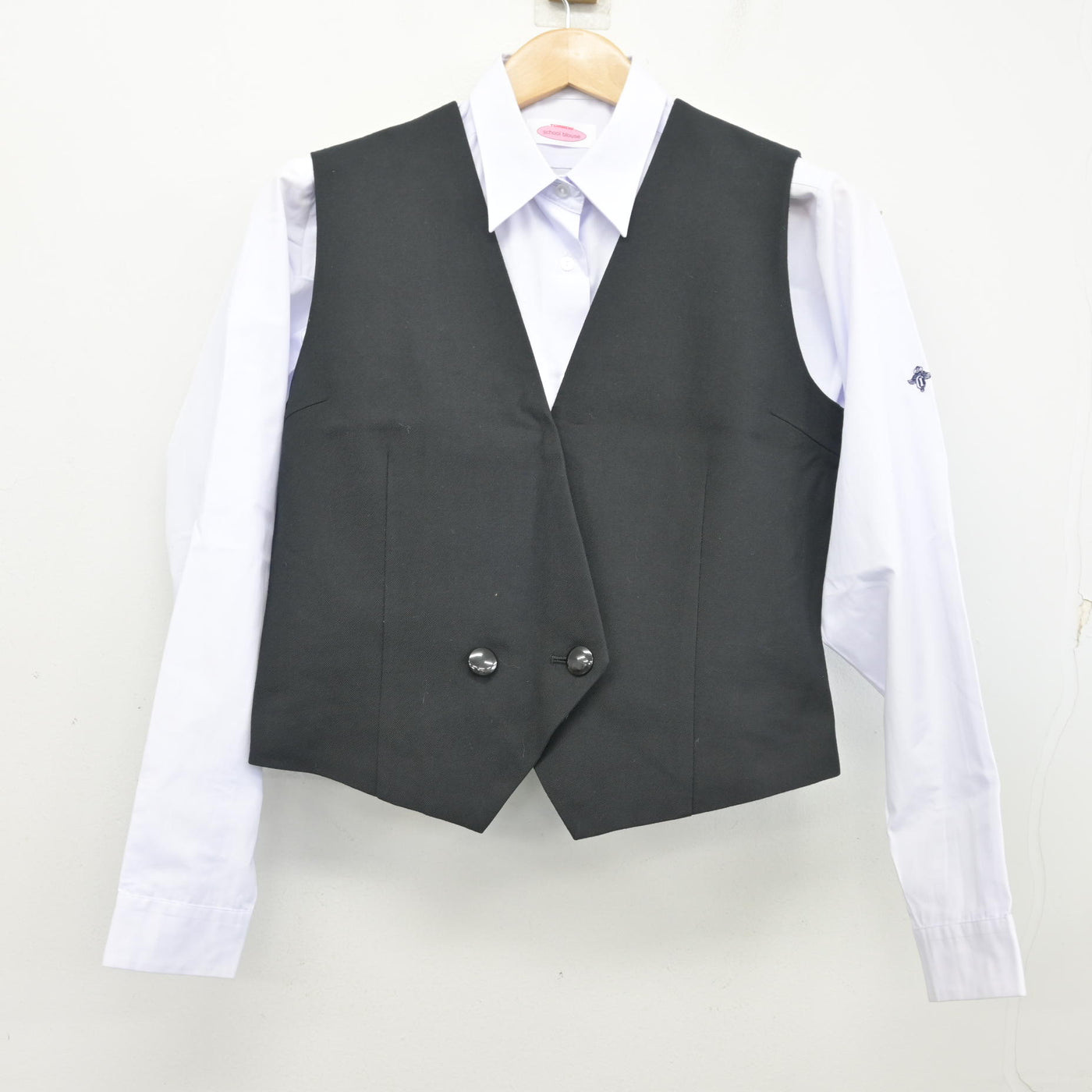 【中古】群馬県 伊勢崎商業高等学校 女子制服 2点 (ベスト・シャツ) sf103901